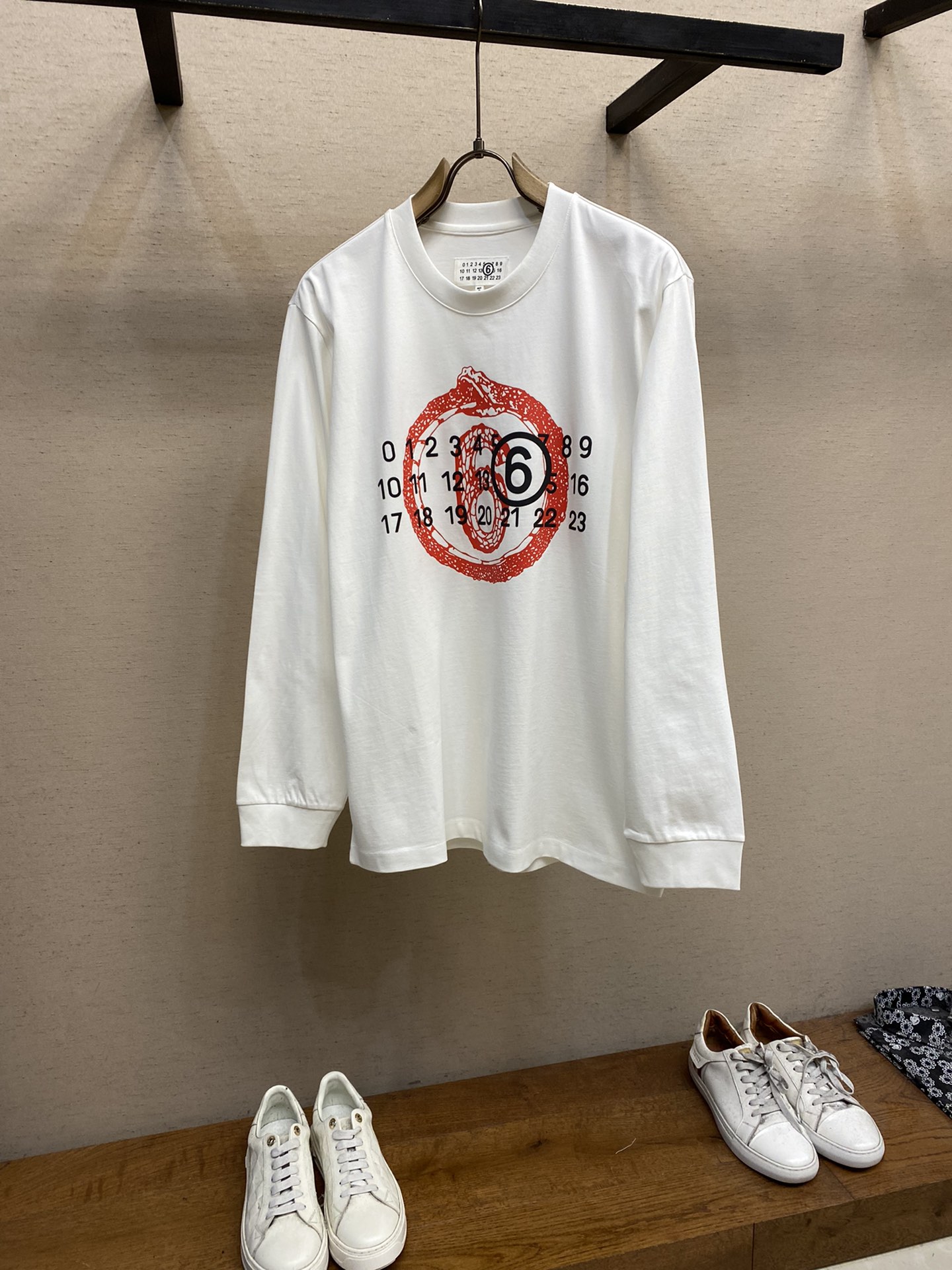 Maison Margiela Viper’s New Year’s T-shirt: Comfortable Cotton Relaxing Top, Size S-XL - 图片 1