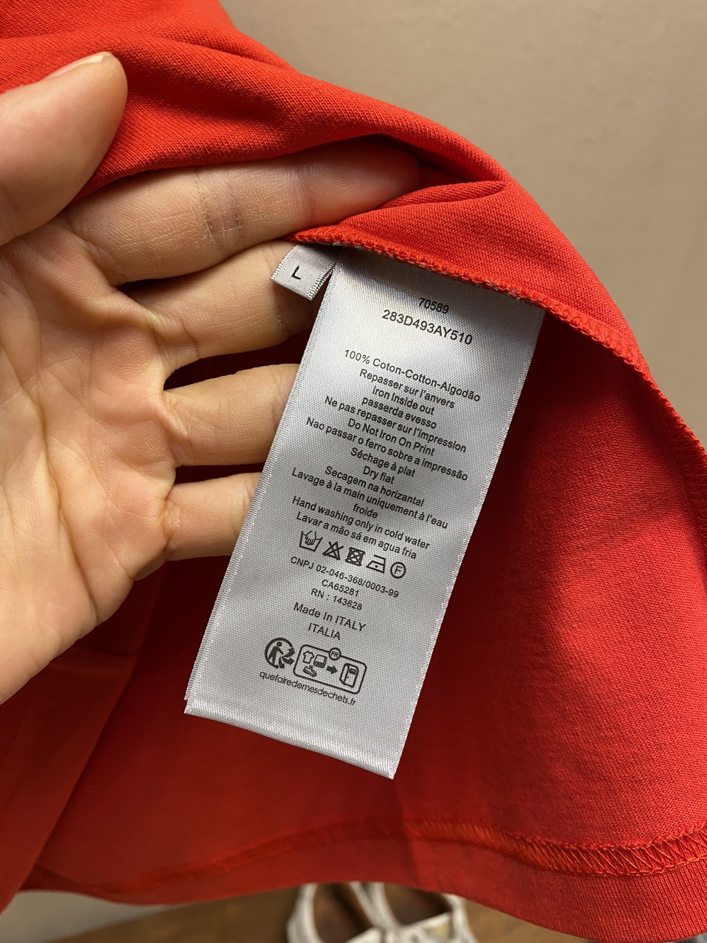 🌟🌟Dior， Dior-25SS刺绣字母时尚男女同款短袖！

这款**刺绣字母时尚男女同款短袖**，以