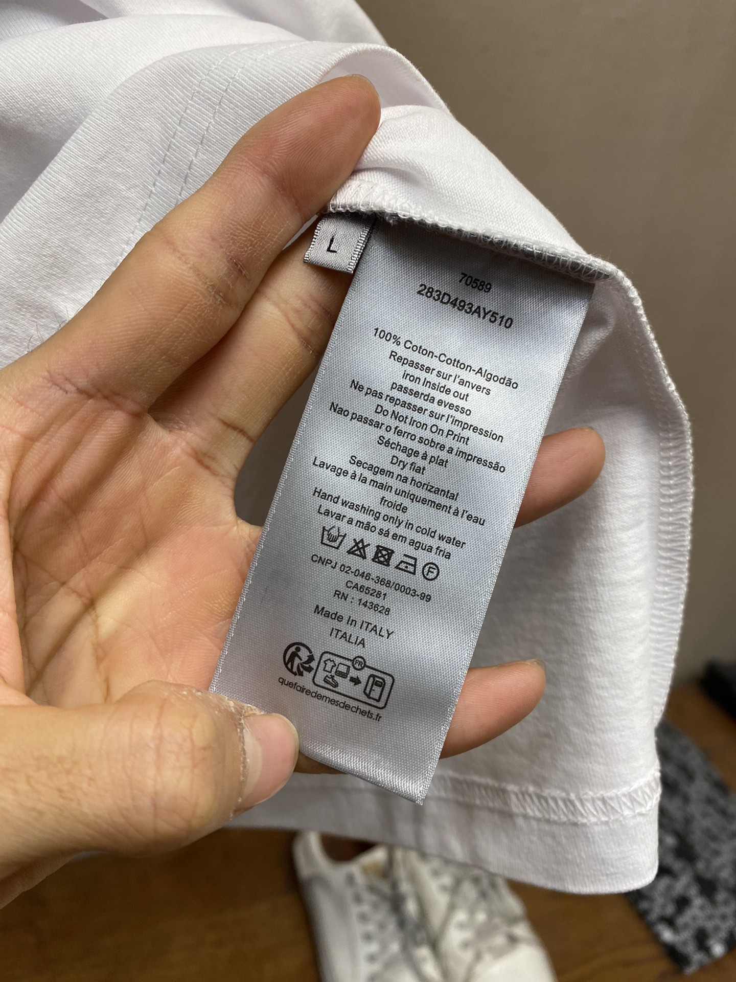 🌟🌟Dior， Dior-25SS刺绣字母时尚男女同款短袖！

这款**刺绣字母时尚男女同款短袖**，以