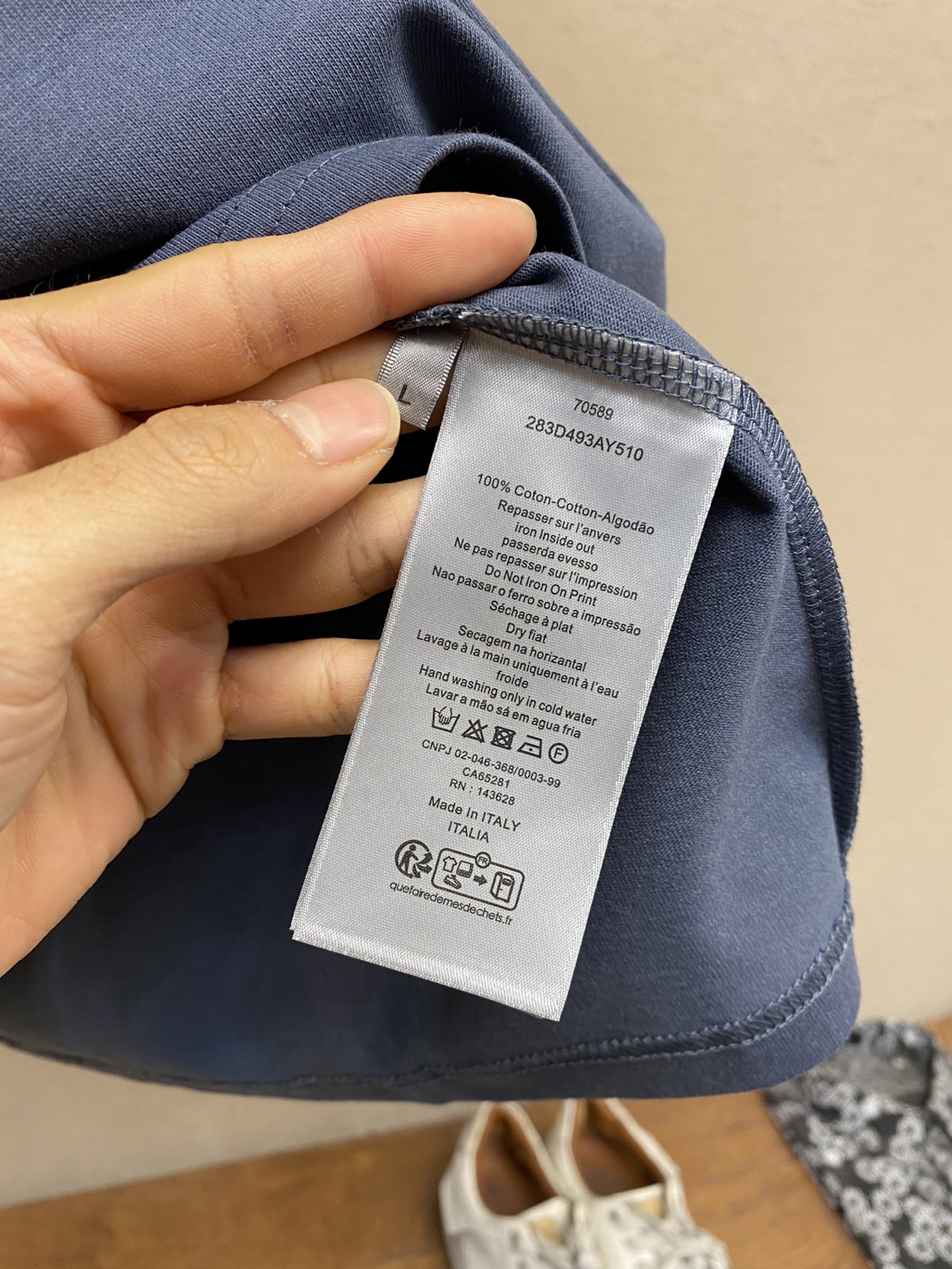 🌟🌟Dior， Dior-25SS刺绣字母时尚男女同款短袖！

这款**刺绣字母时尚男女同款短袖**，以