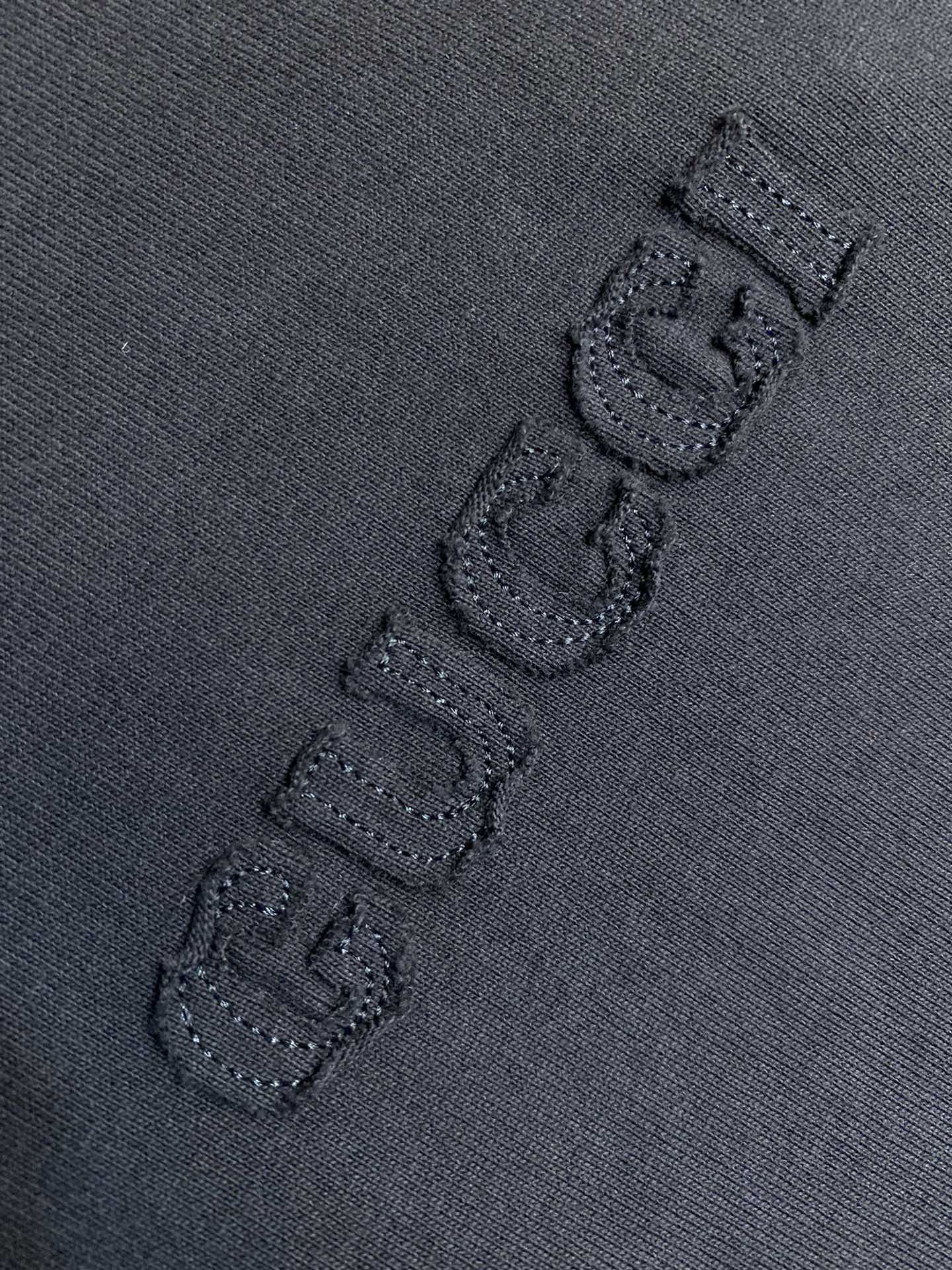 🌟Gucci、古驰小字母前胸刺绣短袖

面料- 采用320克双股精梳棉面料.索罗纳螺纹订织订染国标一级面