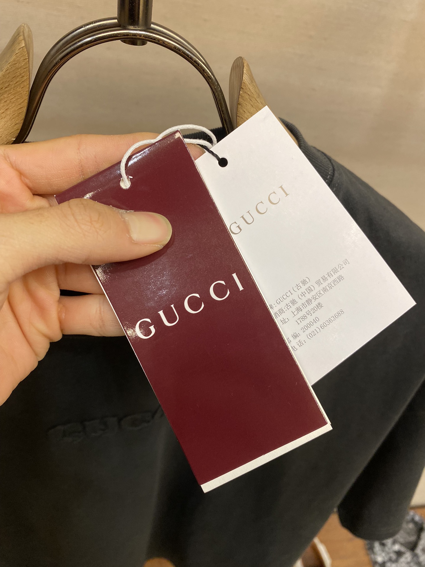 🌟Gucci、古驰小字母前胸刺绣短袖

面料- 采用320克双股精梳棉面料.索罗纳螺纹订织订染国标一级面