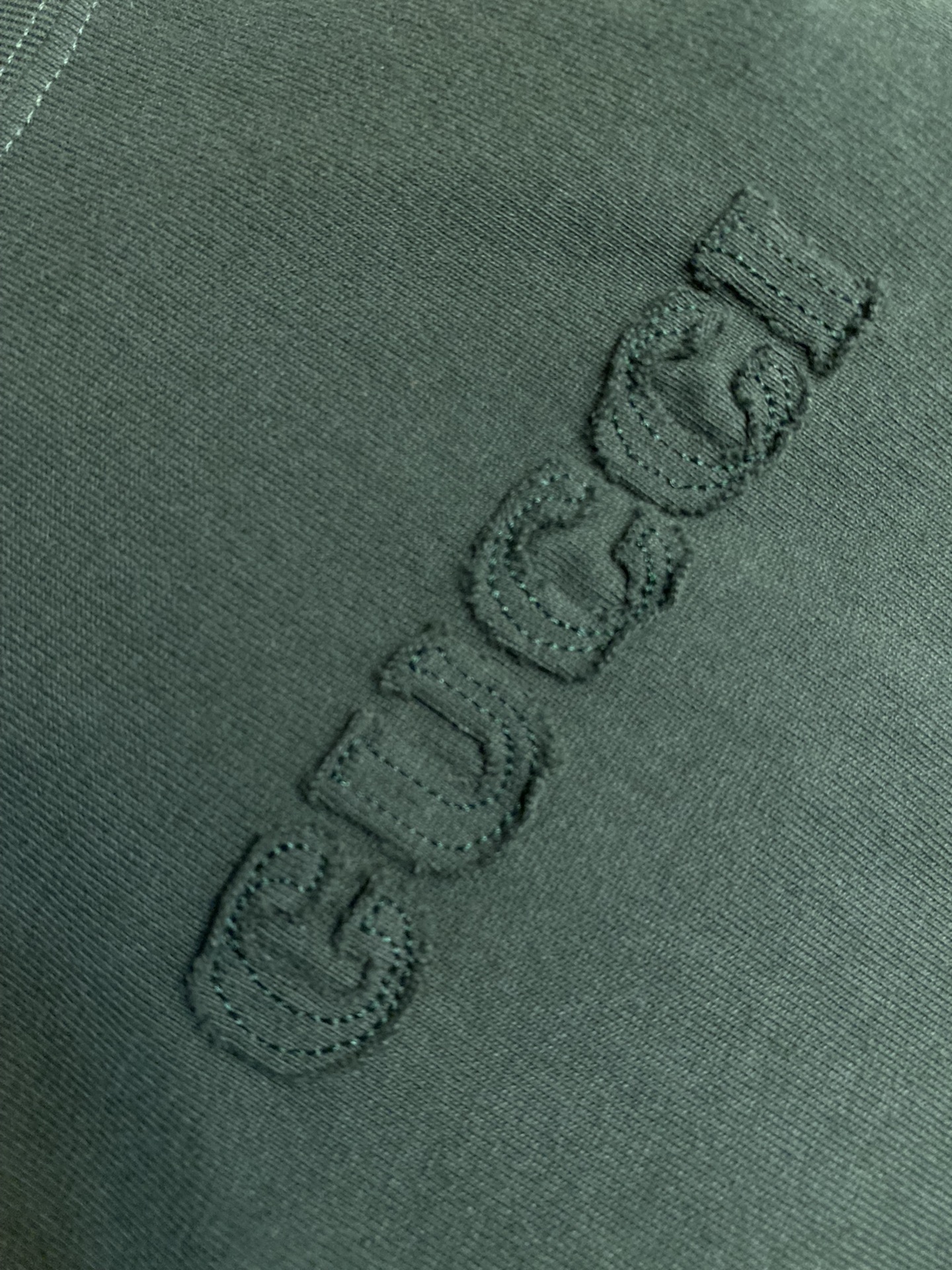 🌟Gucci、古驰小字母前胸刺绣短袖

面料- 采用320克双股精梳棉面料.索罗纳螺纹订织订染国标一级面