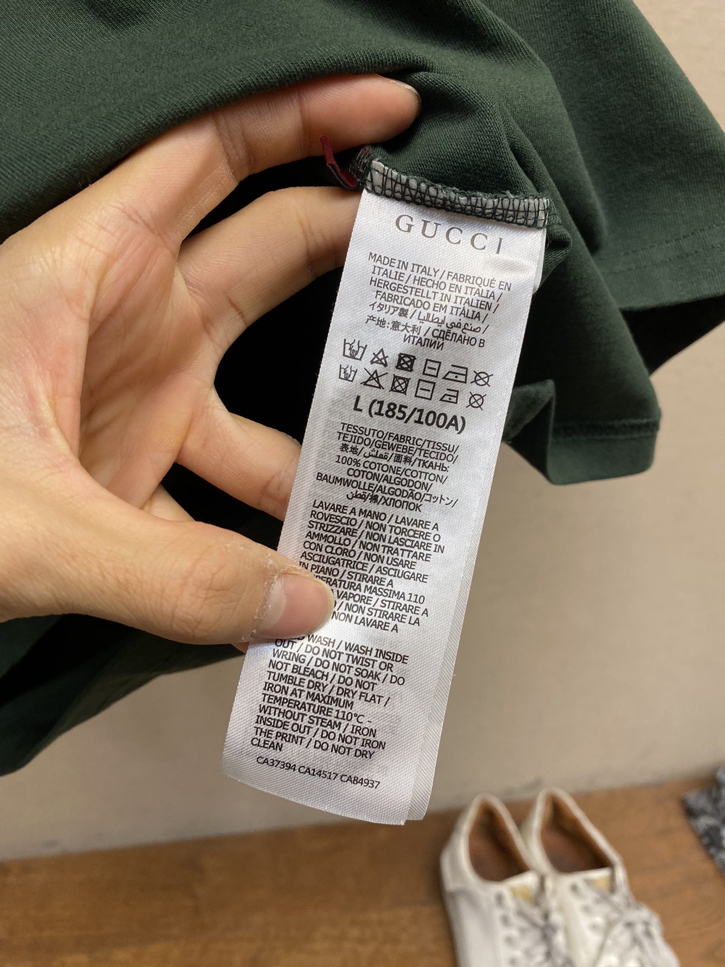 🌟Gucci、古驰小字母前胸刺绣短袖

面料- 采用320克双股精梳棉面料.索罗纳螺纹订织订染国标一级面