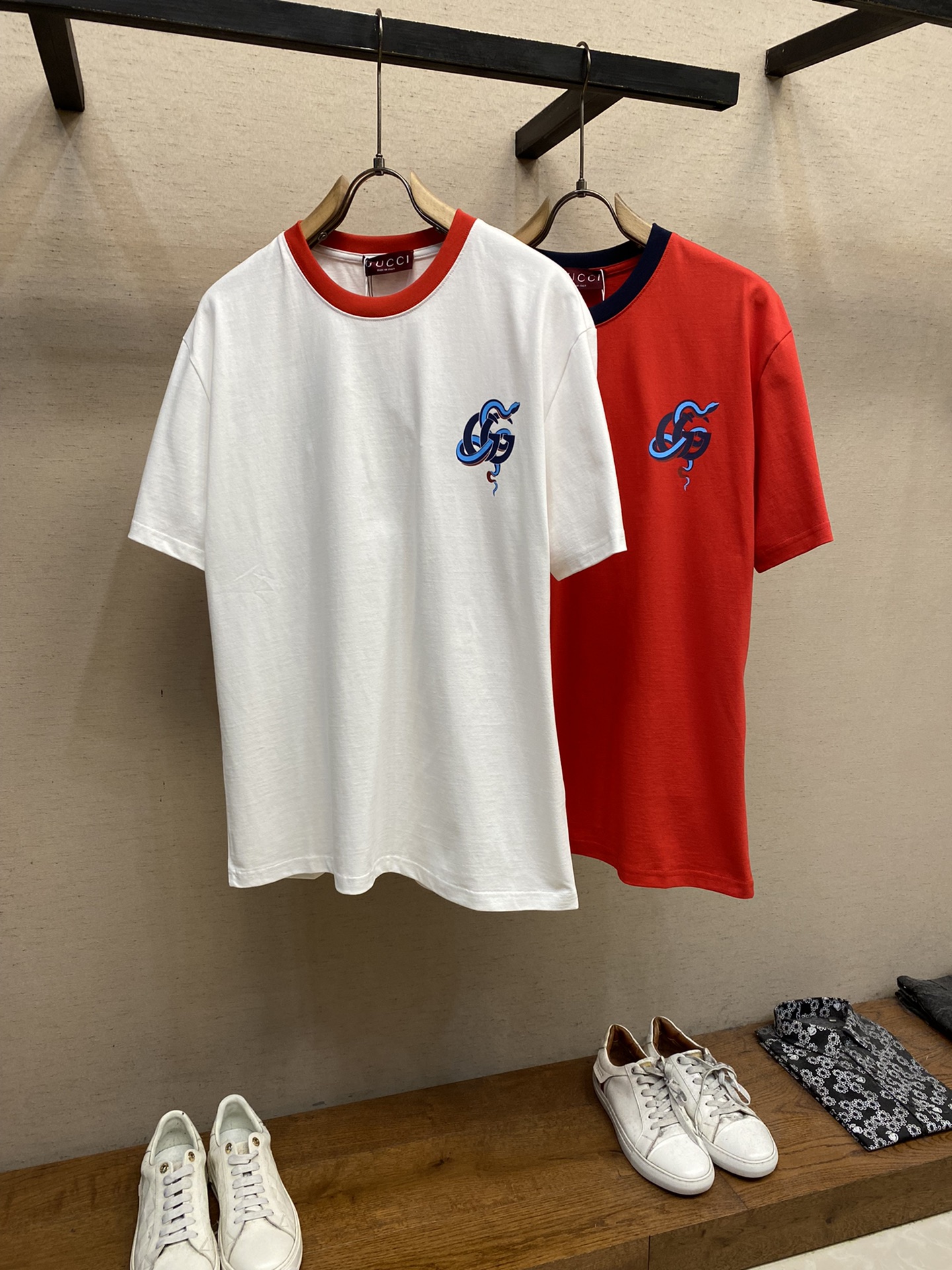 🌟🌟Gucci、古驰25蛇年限定系列新品印花短袖T恤

斜纹全棉材质 透气舒适 质感十足 宽松短袖T恤裁