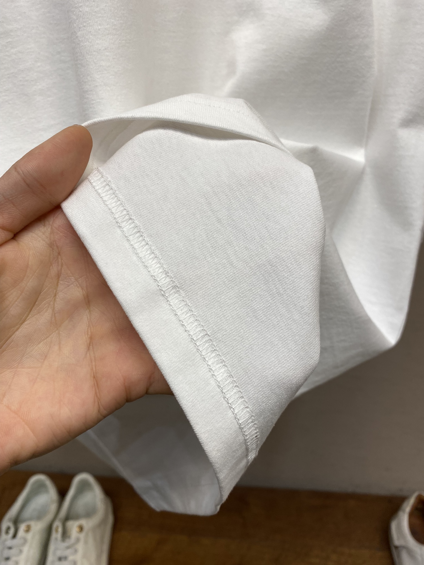 🌟🌟Gucci、古驰25蛇年限定系列新品印花短袖T恤

斜纹全棉材质 透气舒适 质感十足 宽松短袖T恤裁
