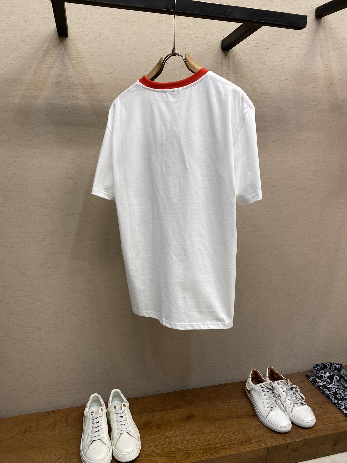 🌟🌟Gucci、古驰25蛇年限定系列新品印花短袖T恤

斜纹全棉材质 透气舒适 质感十足 宽松短袖T恤裁