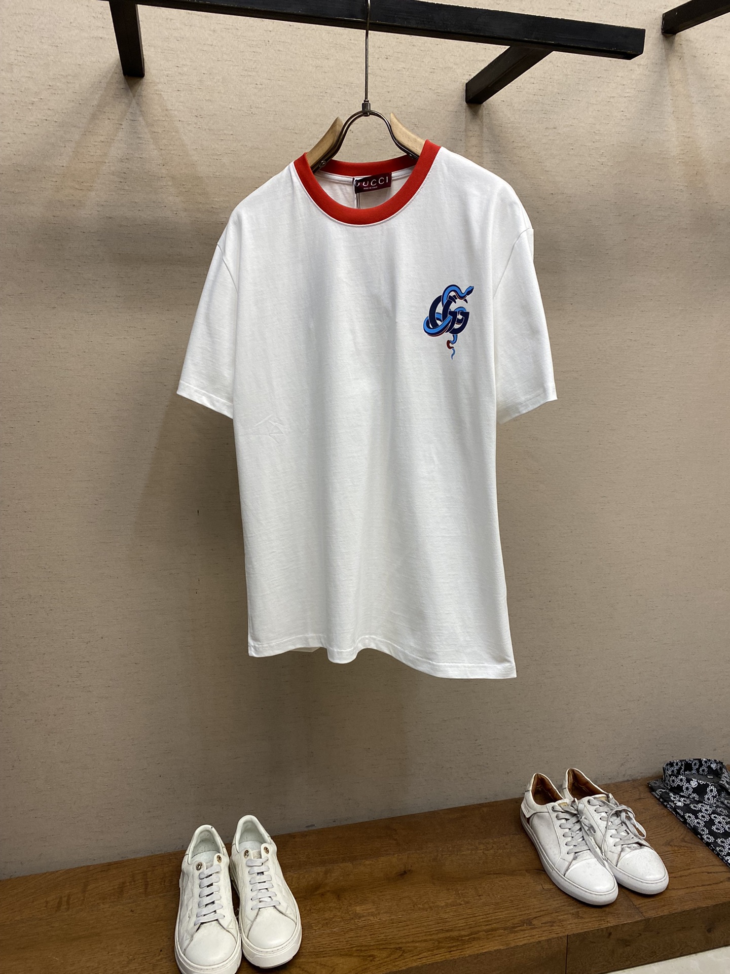 🌟🌟Gucci、古驰25蛇年限定系列新品印花短袖T恤

斜纹全棉材质 透气舒适 质感十足 宽松短袖T恤裁