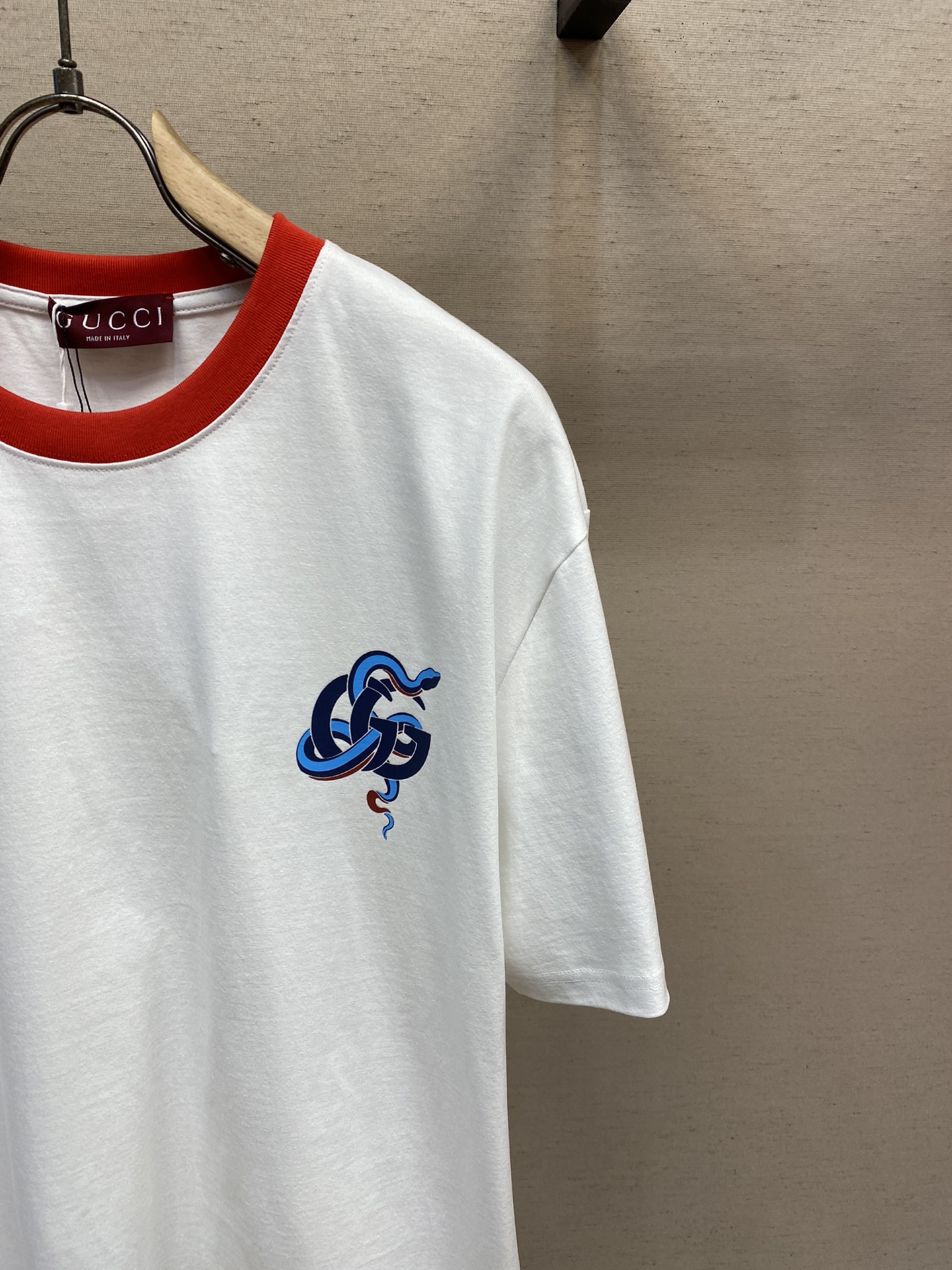 🌟🌟Gucci、古驰25蛇年限定系列新品印花短袖T恤

斜纹全棉材质 透气舒适 质感十足 宽松短袖T恤裁