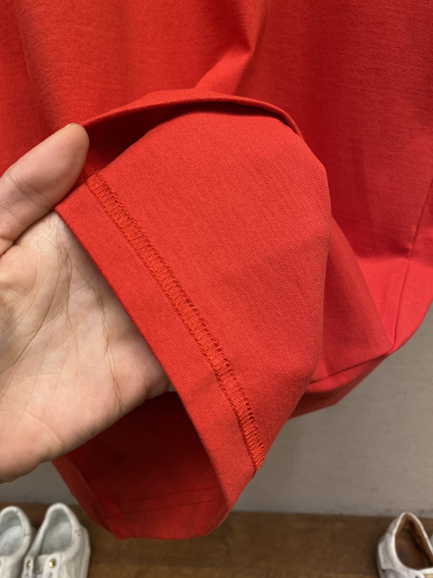 🌟🌟Gucci、古驰25蛇年限定系列新品印花短袖T恤

斜纹全棉材质 透气舒适 质感十足 宽松短袖T恤裁