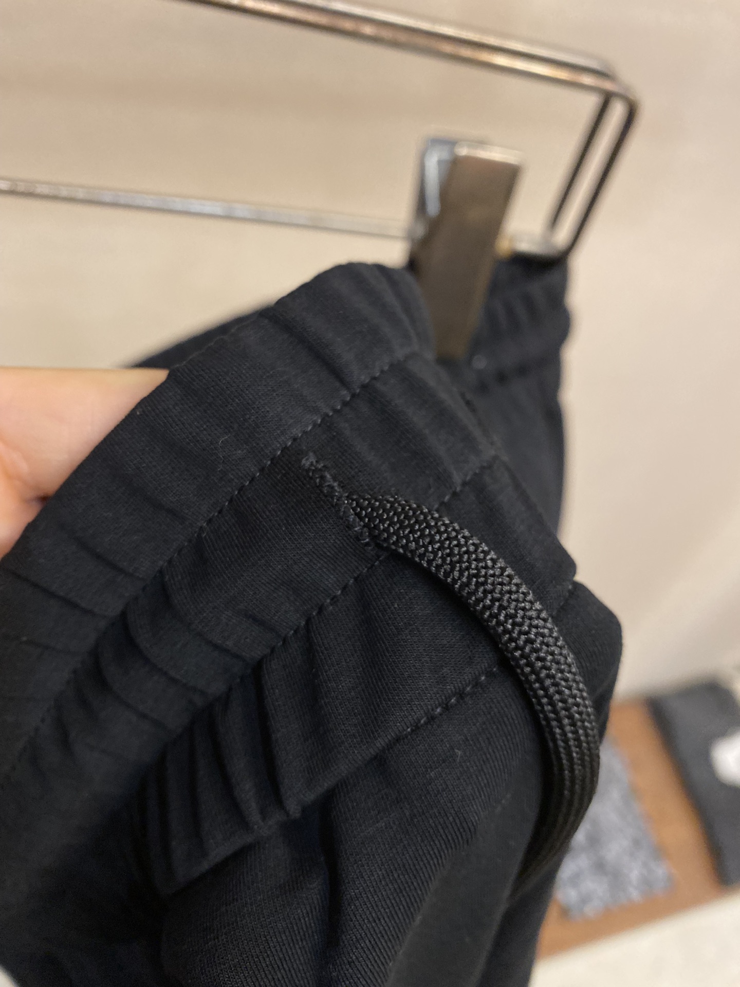 🌟🌟  Moncler，男士休闲裤👍
纯棉面料休闲裤，最新款上身版型无敌正！
绝对可以闭眼收的一款
此款