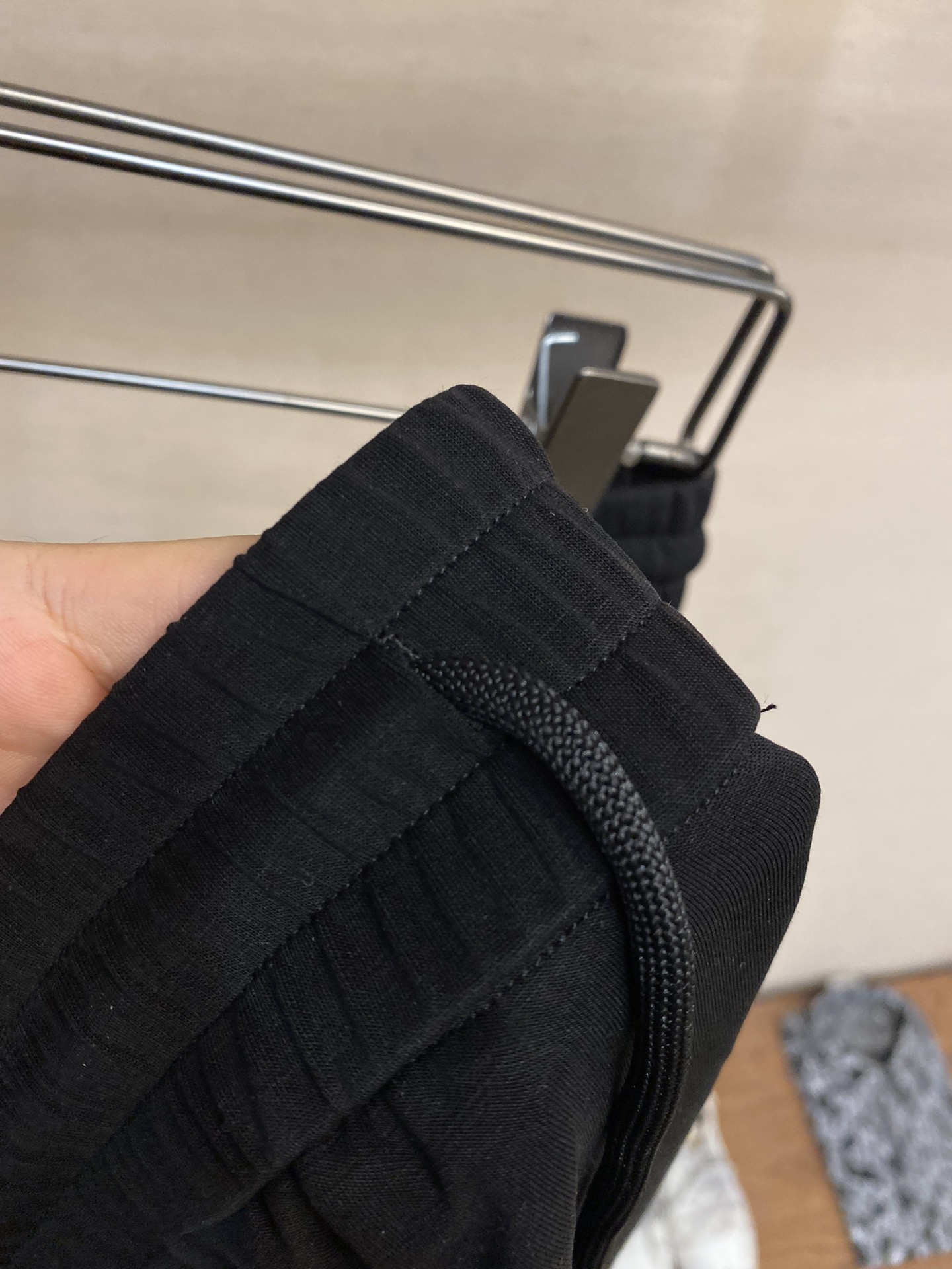 🌟🌟  Prada、男士休闲裤👍
纯棉面料休闲裤，最新款上身版型无敌正！
绝对可以闭眼收的一款
此款裤子