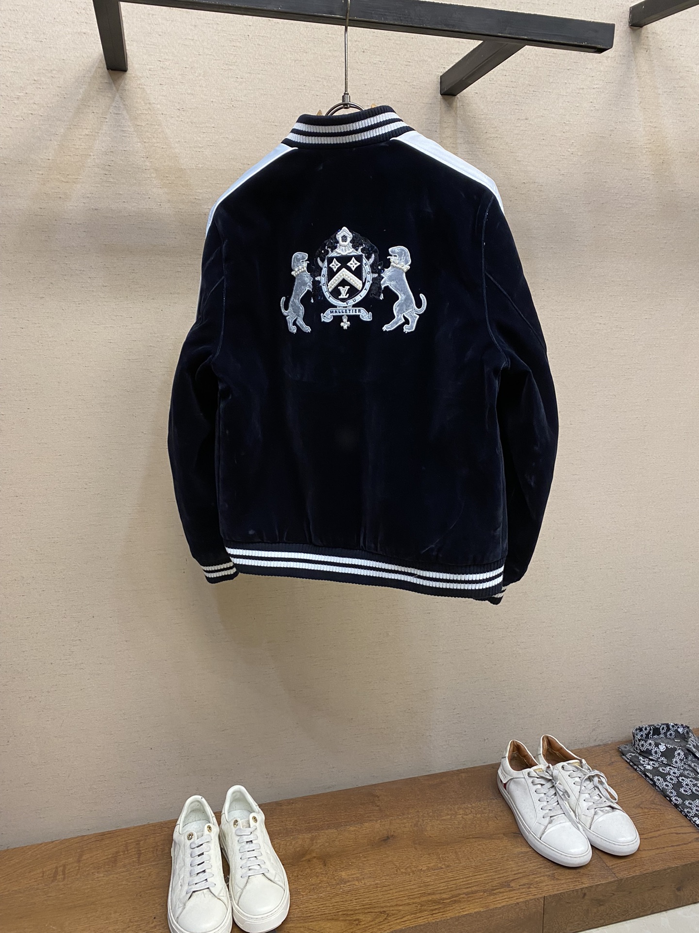 🌟🌟1V、 2025款外套珠饰刺绣狗图案牛仔丝绒夹克

原版11(重工棉服)
主面料单宁斜纹棉100%植
