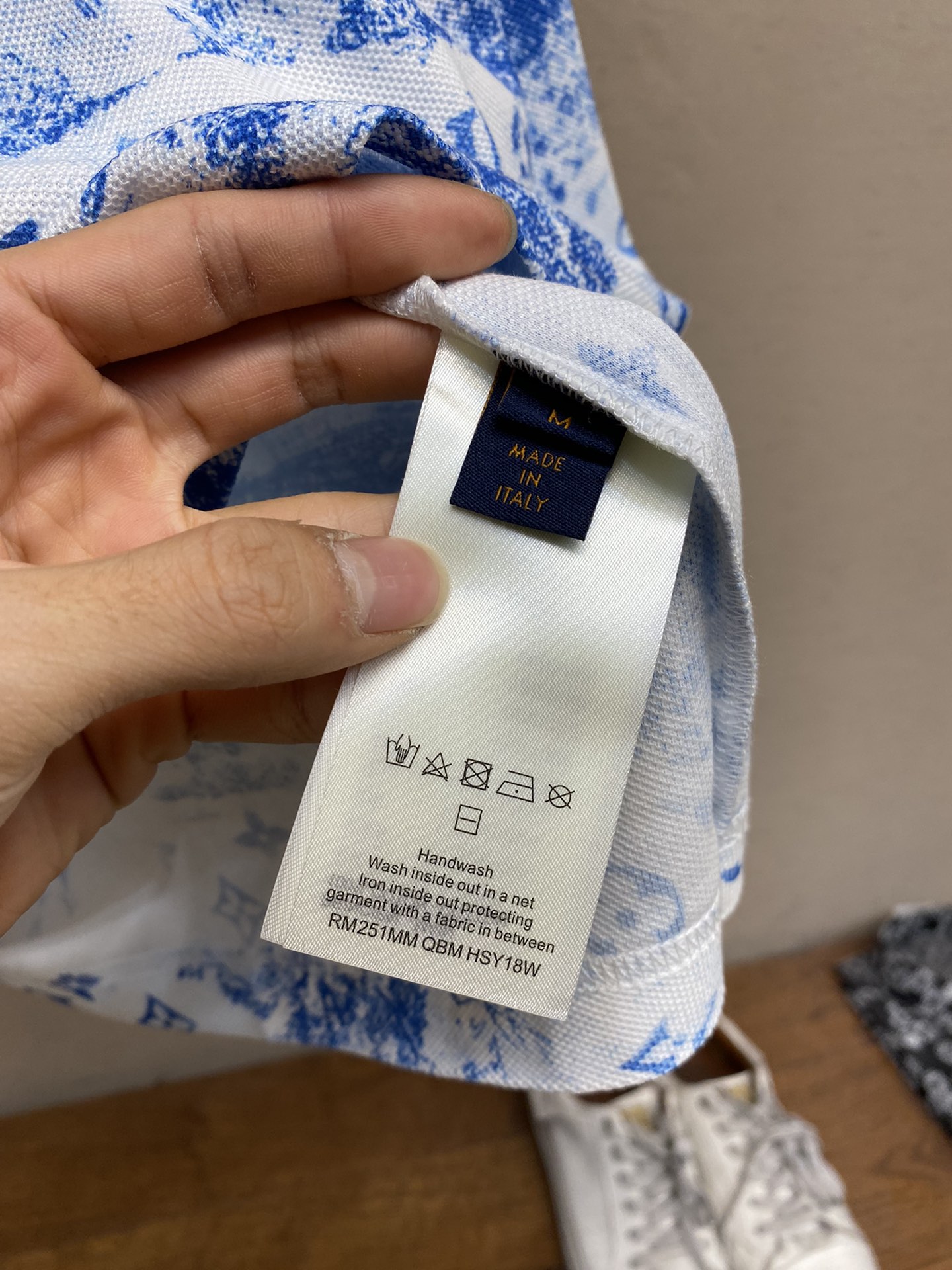 🌟🌟1V、遛狗印花T恤

面料采用全棉单面珠地布，克重220g，面纱采用80s双股+底纱60s单股紧密赛