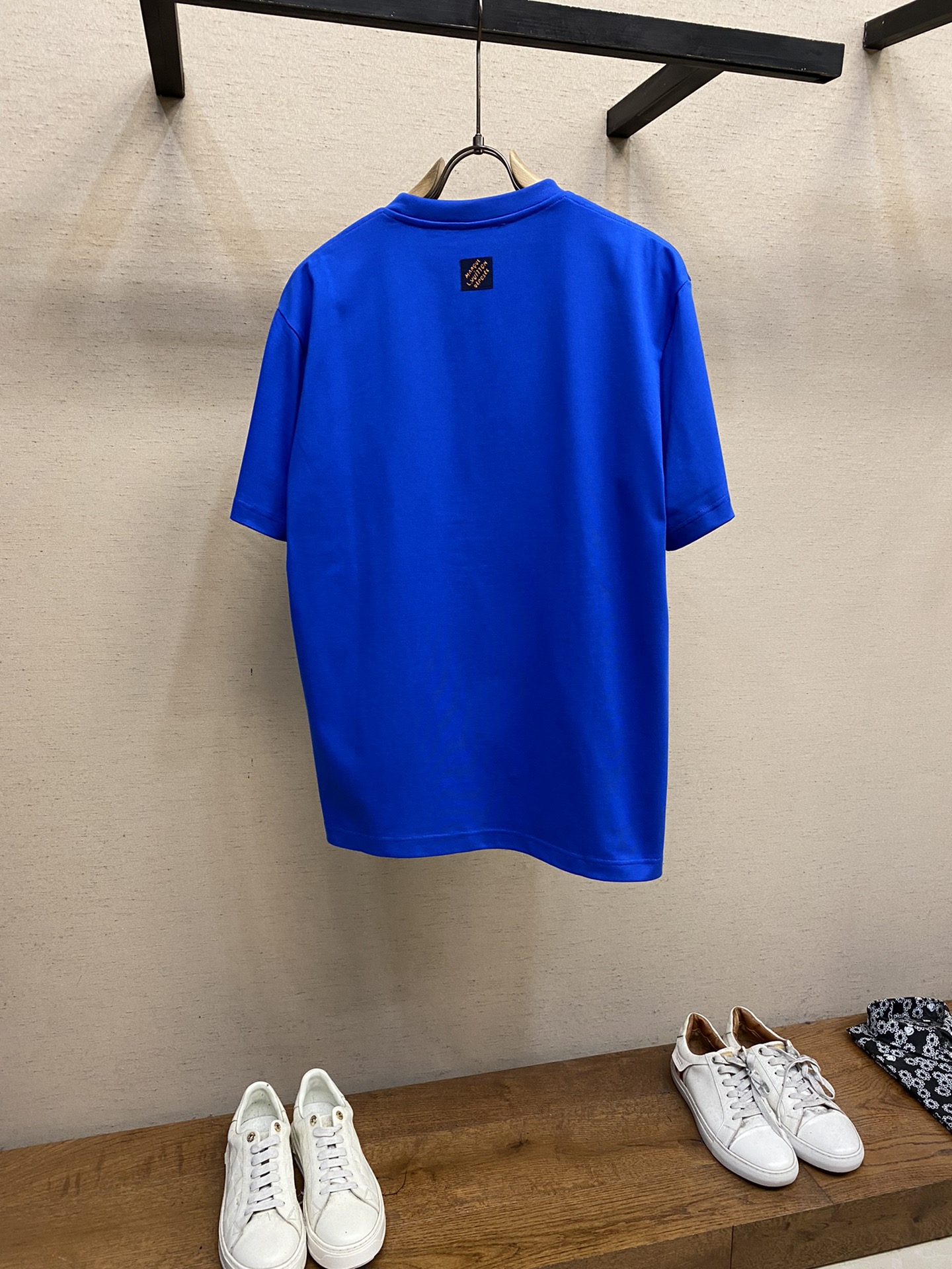🌟🌟 1V 路易家2025FW 烫钻徽章刺绣重磅纯棉 半袖T恤 /后背新款品牌logo棉质半袖T恤 本款
