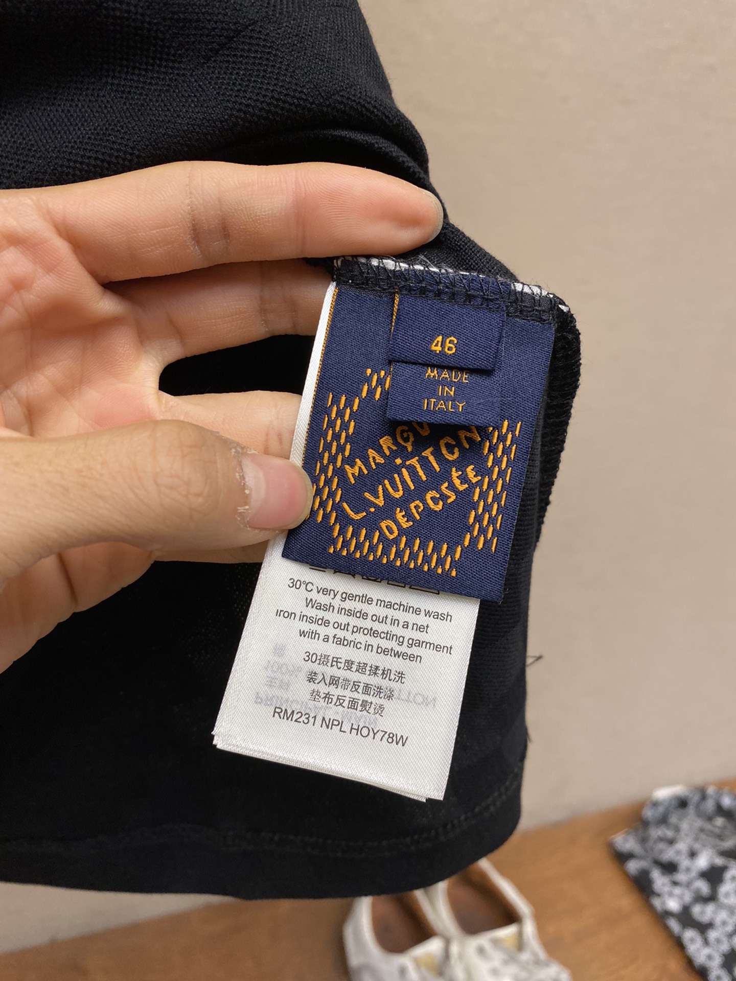 🌟🌟 1V 路易家2025FW 本款珠地棉 T 恤向威斯敏斯特遛狗一族采撷灵感，于肌理丰盈的 Damie