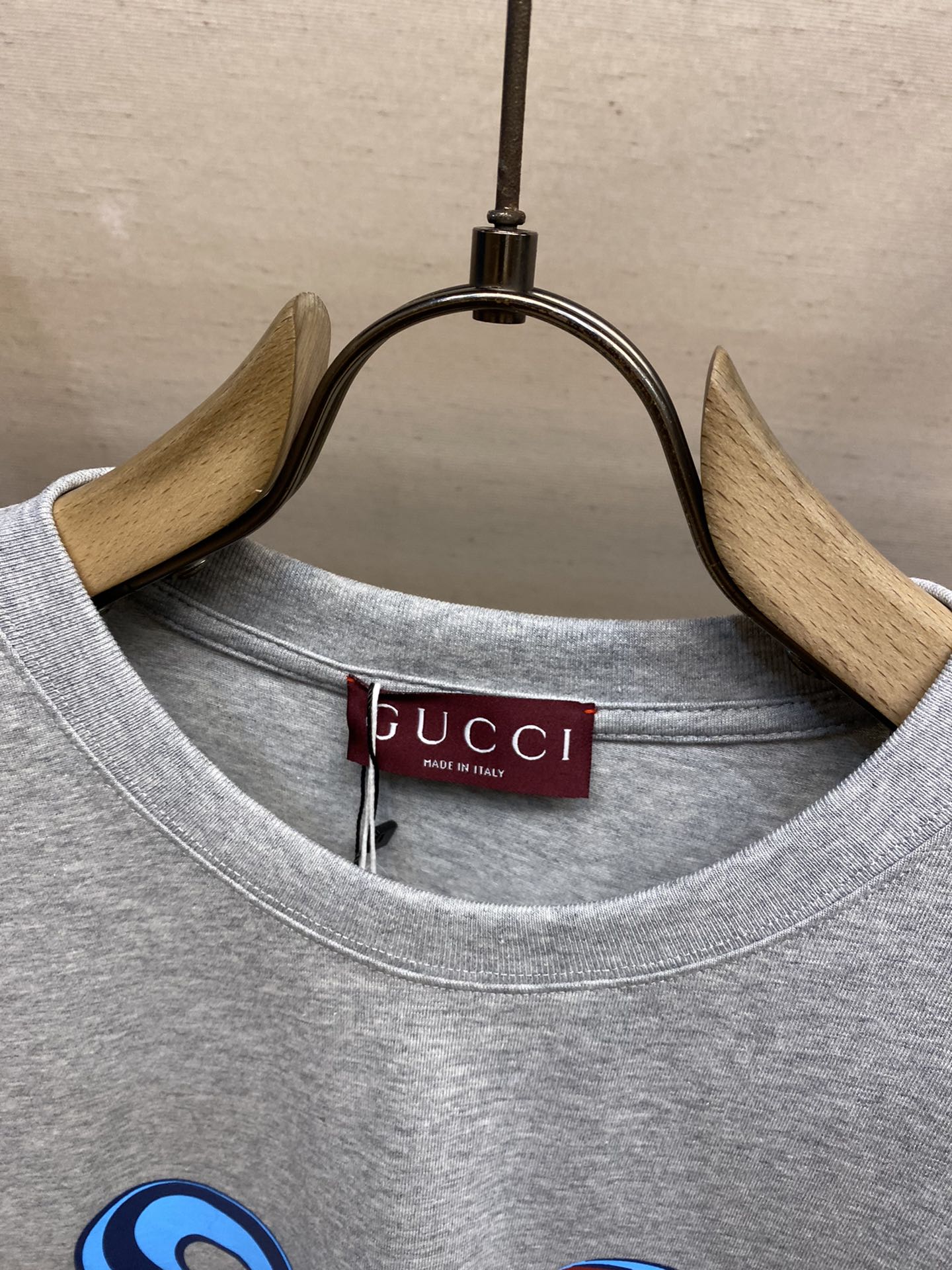 🌟🌟 Gucci 古奇 贺岁蛇🐍形字母短袖T恤®
*精选280g 26支双纱紧密纺面料，透气性与舒适度兼
