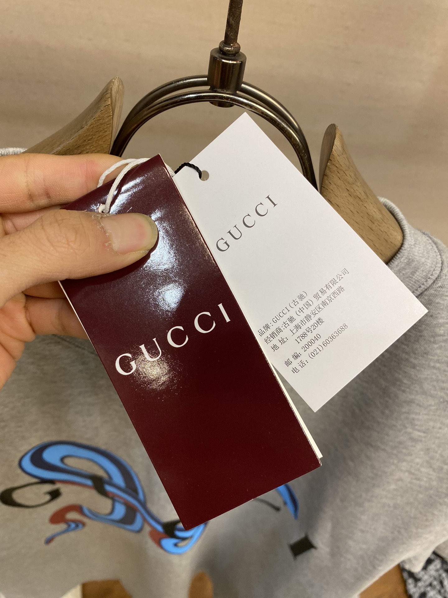 🌟🌟 Gucci 古奇 贺岁蛇🐍形字母短袖T恤®
*精选280g 26支双纱紧密纺面料，透气性与舒适度兼