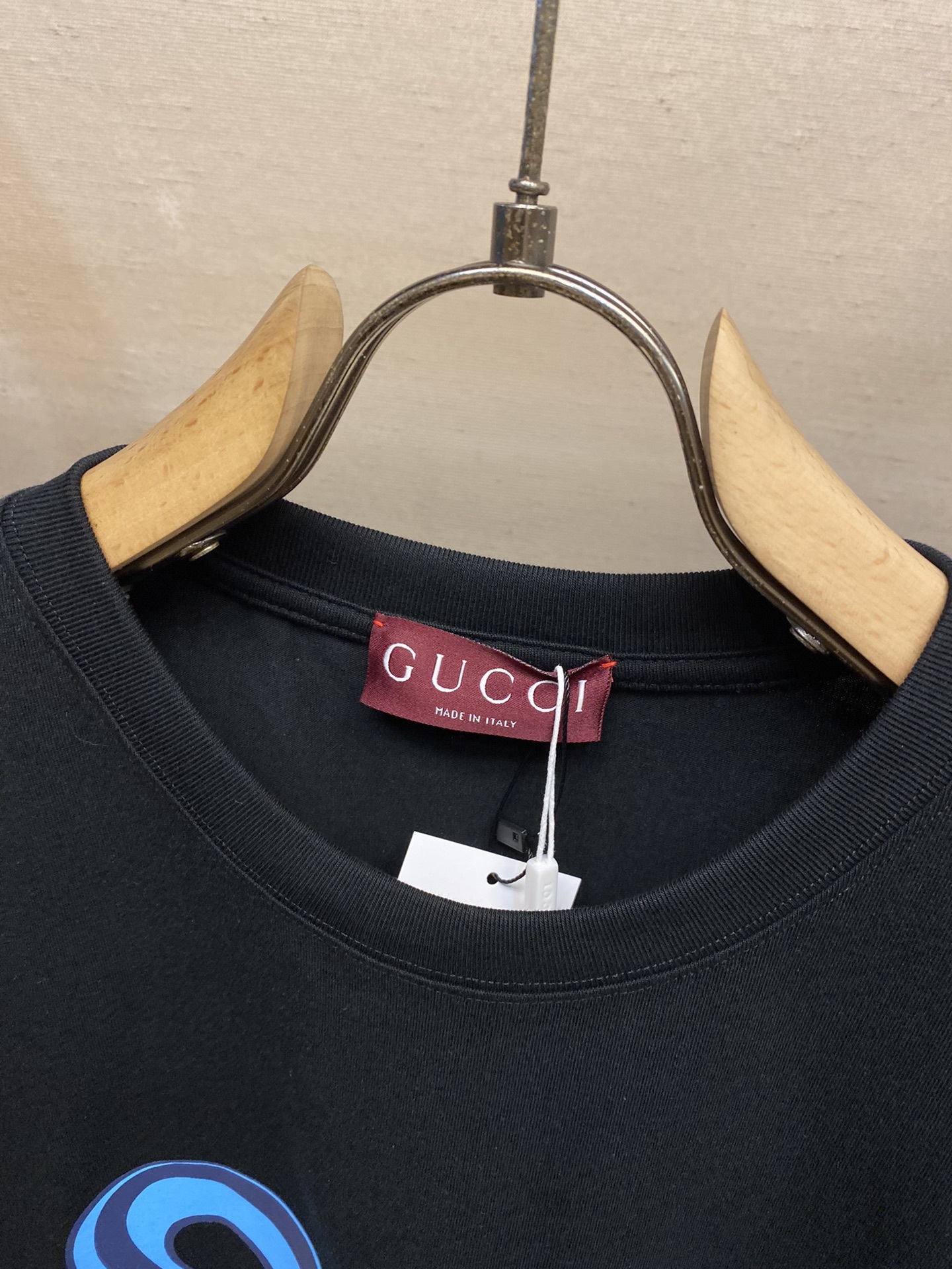 🌟🌟 Gucci 古奇 贺岁蛇🐍形字母短袖T恤®
*精选280g 26支双纱紧密纺面料,透气性与舒适度兼