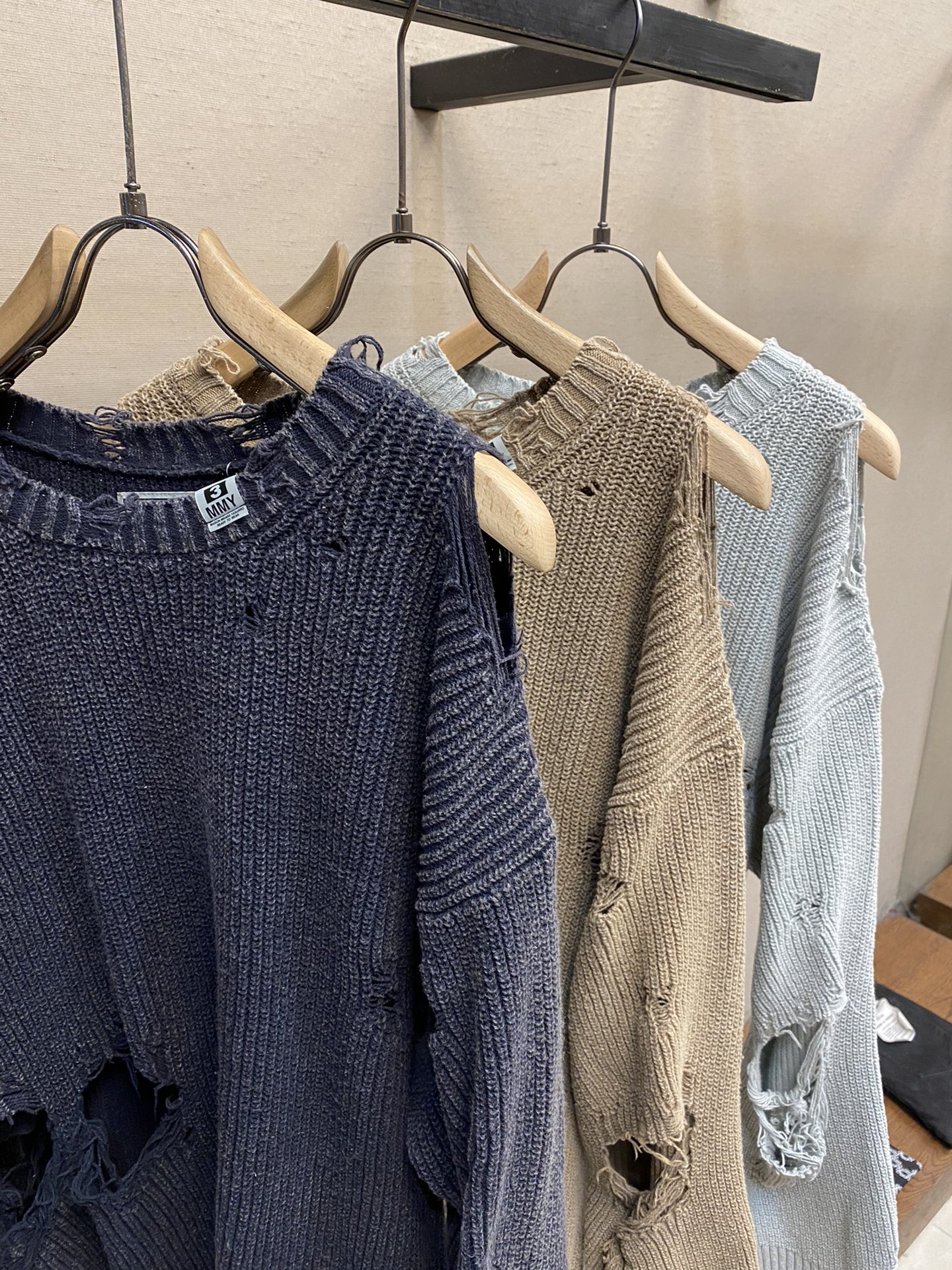 🌟🌟 MMY，新款洗水做旧破洞针织衫毛衣   手工破洞   1：1还原  宽松版型  男女同款

尺码：