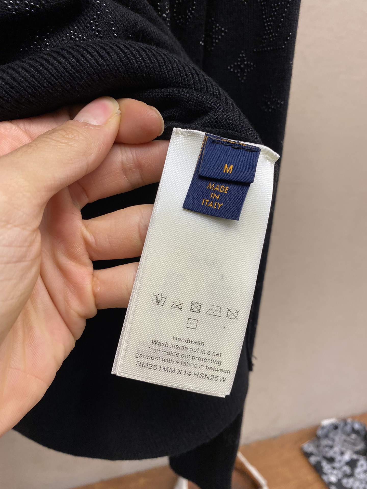 🌟🌟1V、  新款老花卫衣毛衣套头衫装饰绵羊毛晚装圆领衫！

尺码：S-XL
