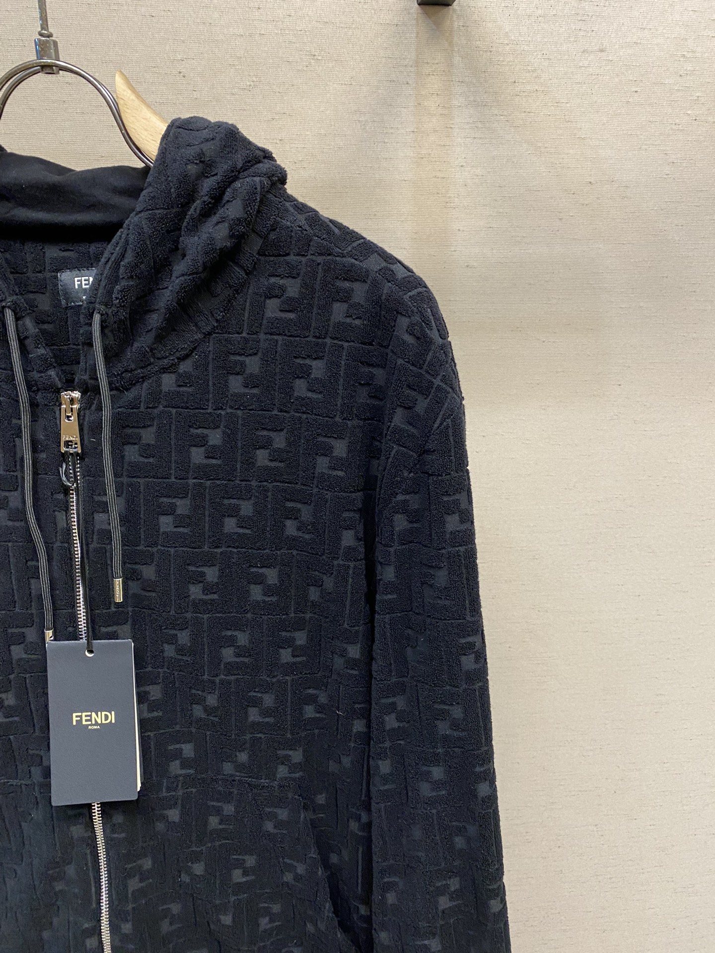 🌟🌟Fendi、满印运动衫

面料采用：
100%棉材质：这款运动衫采用100%棉的FF毛巾布材质，柔软