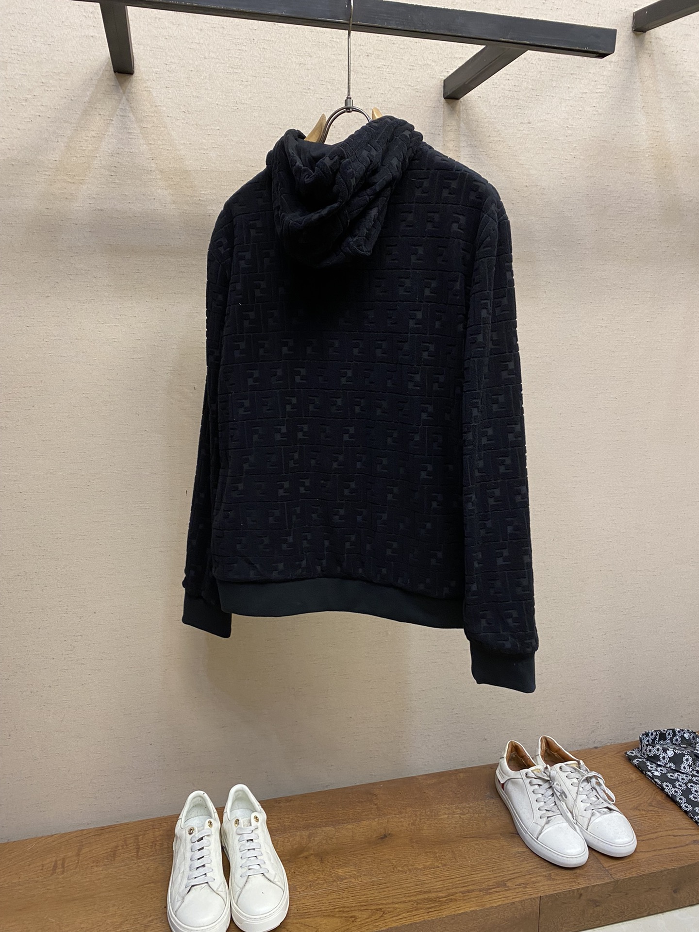 🌟🌟Fendi、满印运动衫

面料采用：
100%棉材质：这款运动衫采用100%棉的FF毛巾布材质，柔软