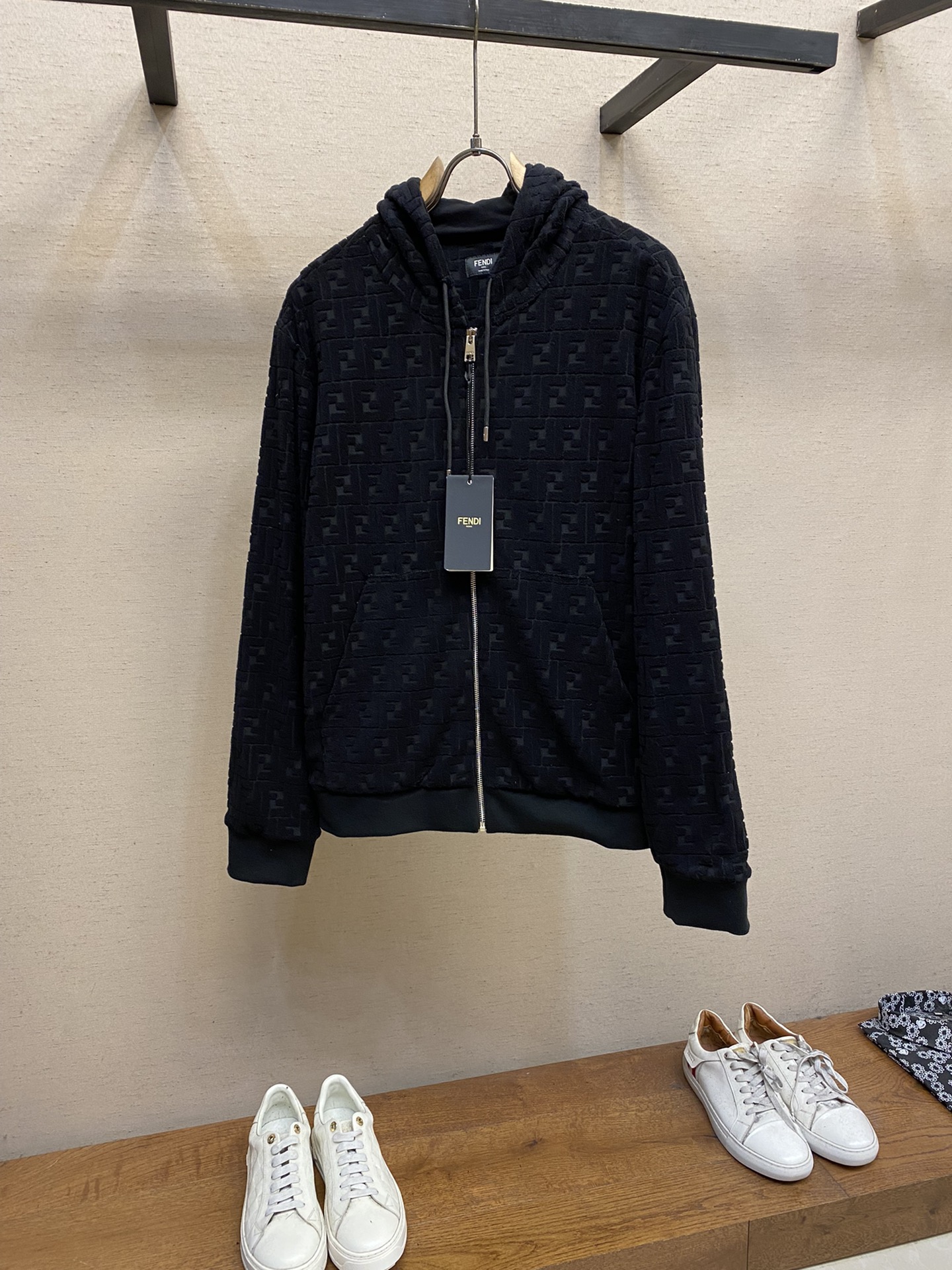 🌟🌟Fendi、满印运动衫

面料采用：
100%棉材质：这款运动衫采用100%棉的FF毛巾布材质，柔软
