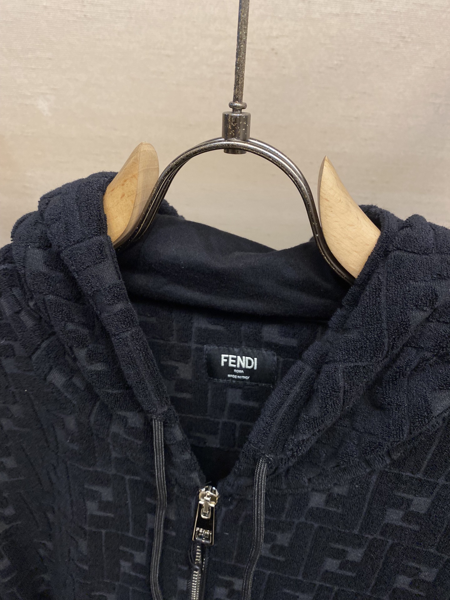 🌟🌟Fendi、满印运动衫

面料采用：
100%棉材质：这款运动衫采用100%棉的FF毛巾布材质，柔软