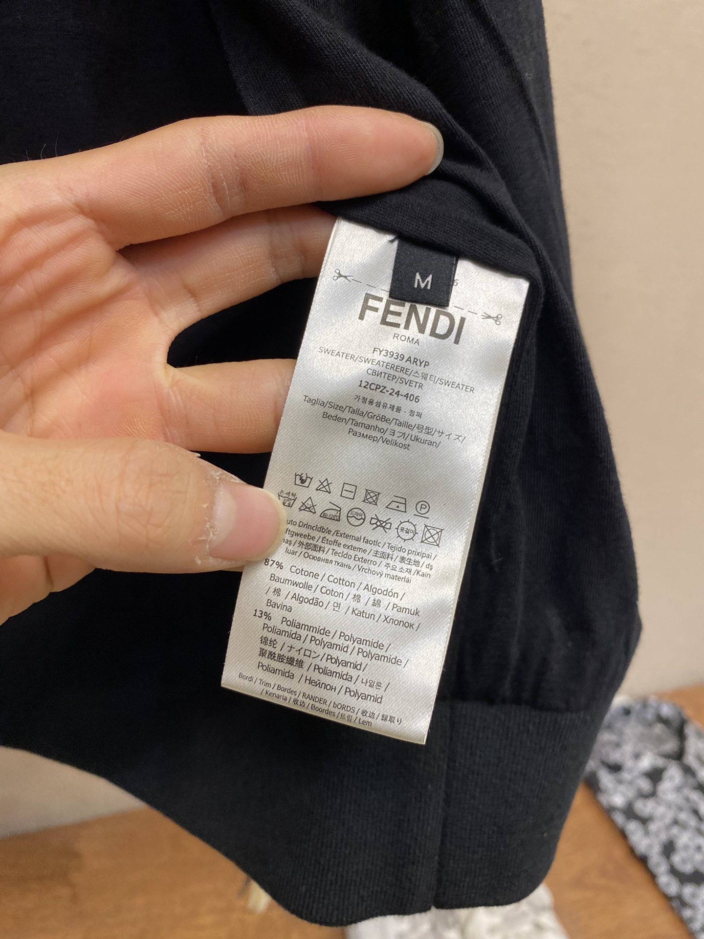 🌟🌟Fendi、满印运动衫

面料采用：
100%棉材质：这款运动衫采用100%棉的FF毛巾布材质，柔软