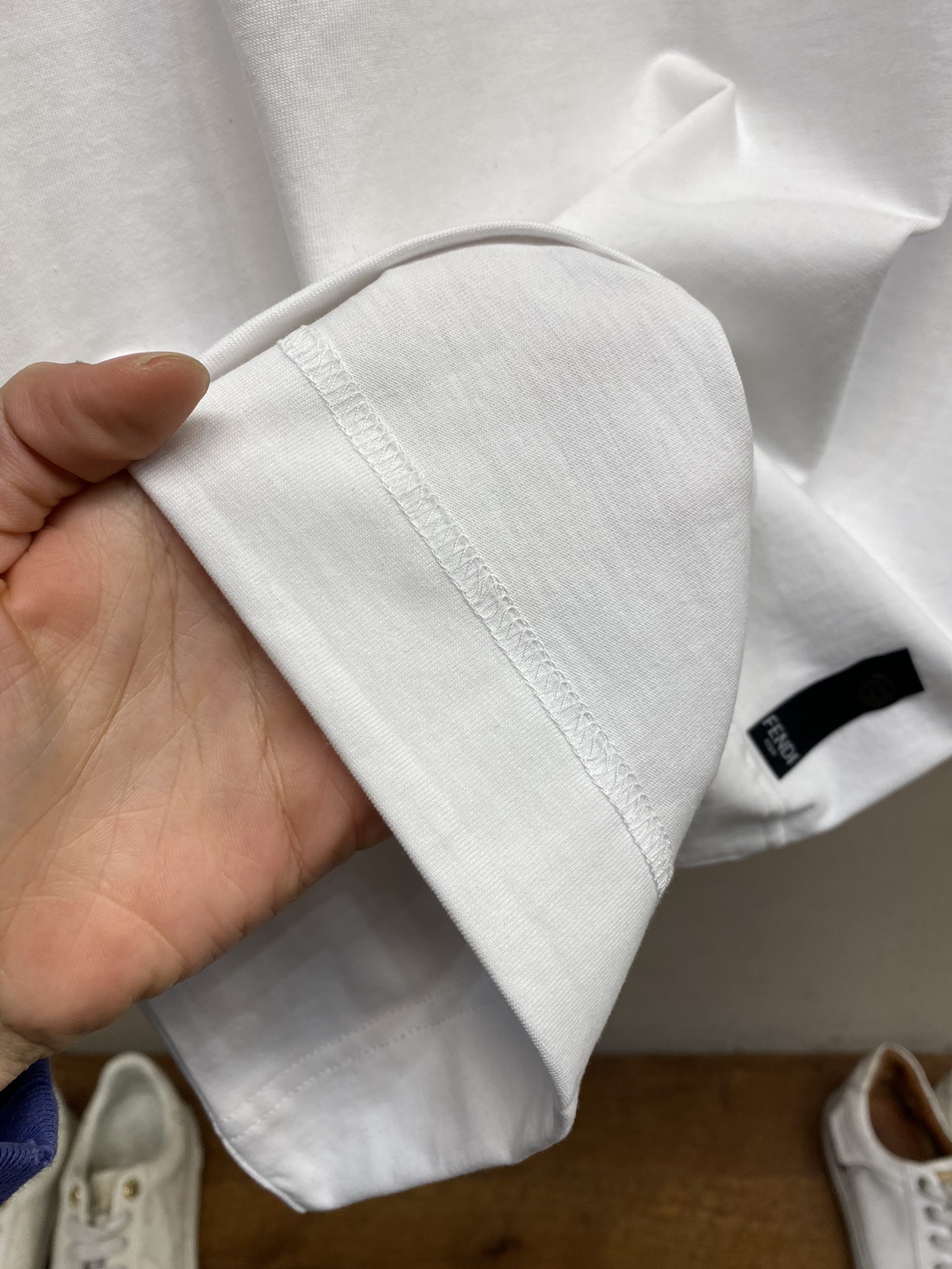 🌟🌟Fendi、男女 tee短袖T
25早春胶囊系列 香蕉🍌图案
面料厚度适中 不会过厚或过薄 透气舒适
