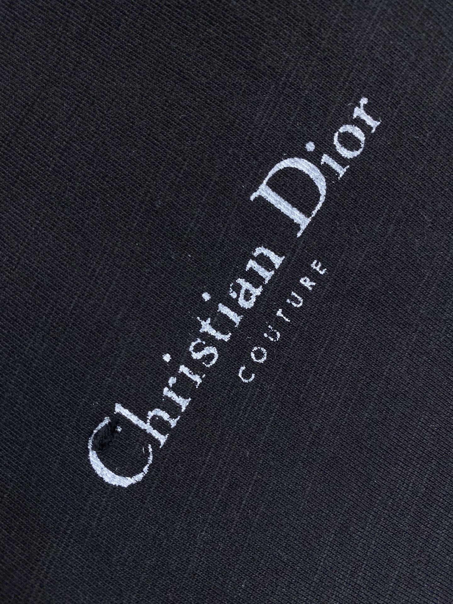🌟🌟Dior、竹节棉 t-shirt短袖T
经典破洞 tee 镂空效果 时尚 个性
重磅竹节棉打造 微粗