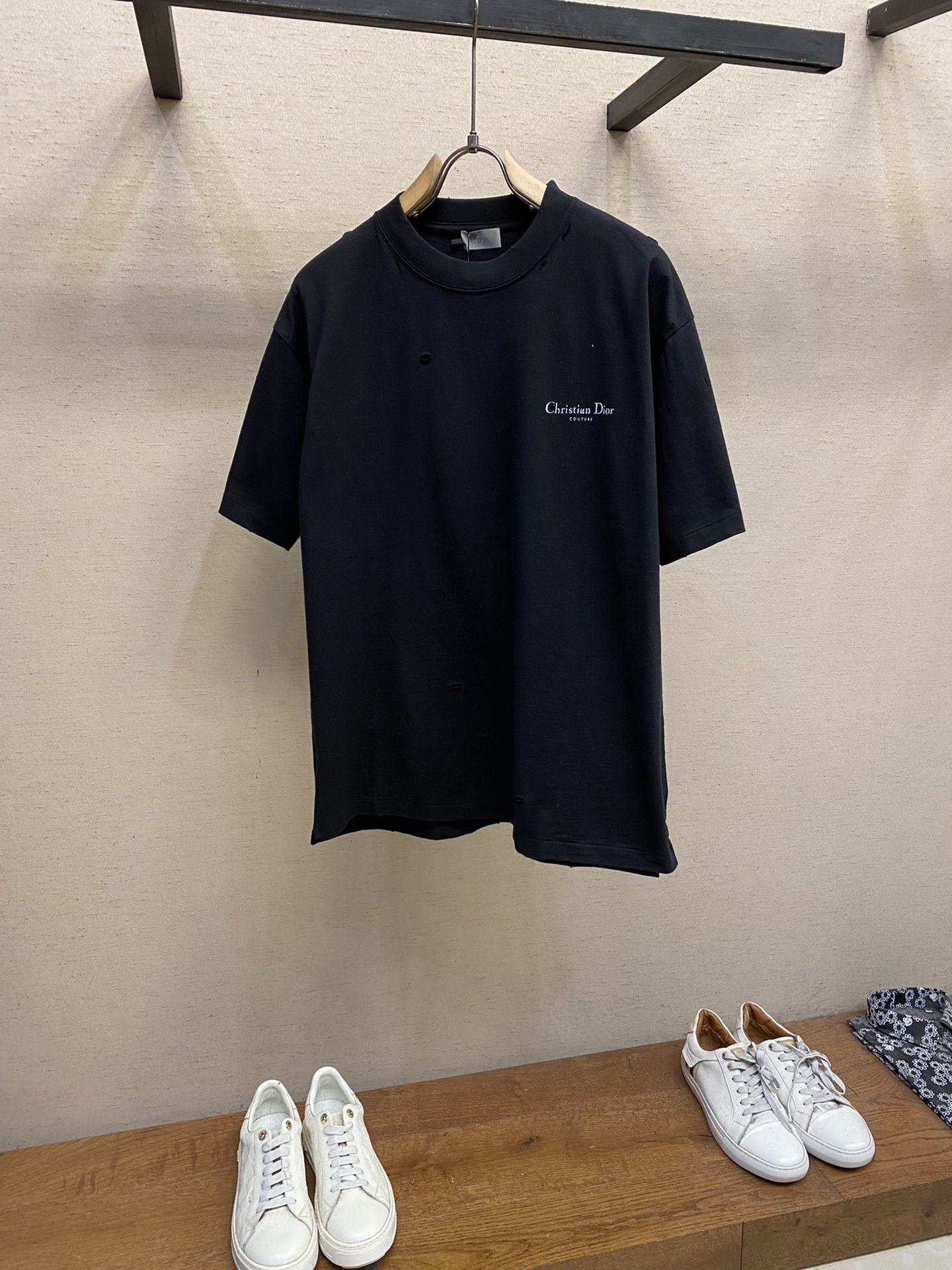 🌟🌟Dior、竹节棉 t-shirt短袖T
经典破洞 tee 镂空效果 时尚 个性
重磅竹节棉打造 微粗