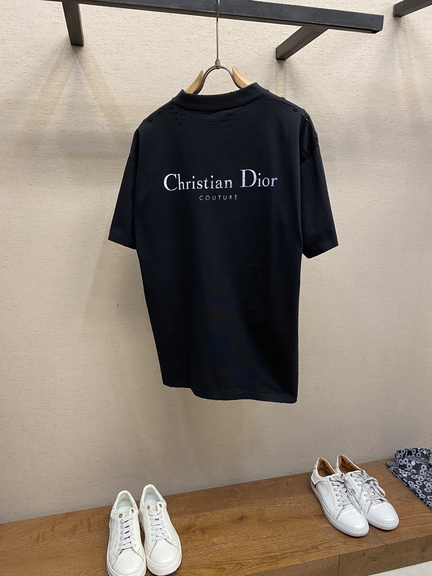 🌟🌟Dior、竹节棉 t-shirt短袖T
经典破洞 tee 镂空效果 时尚 个性
重磅竹节棉打造 微粗