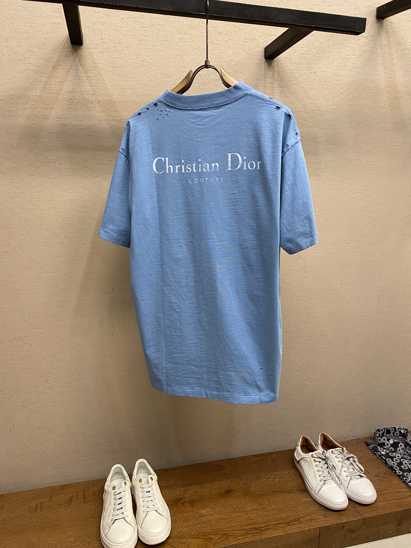 🌟🌟Dior、竹节棉 t-shirt短袖T
经典破洞 tee 镂空效果 时尚 个性
重磅竹节棉打造 微粗