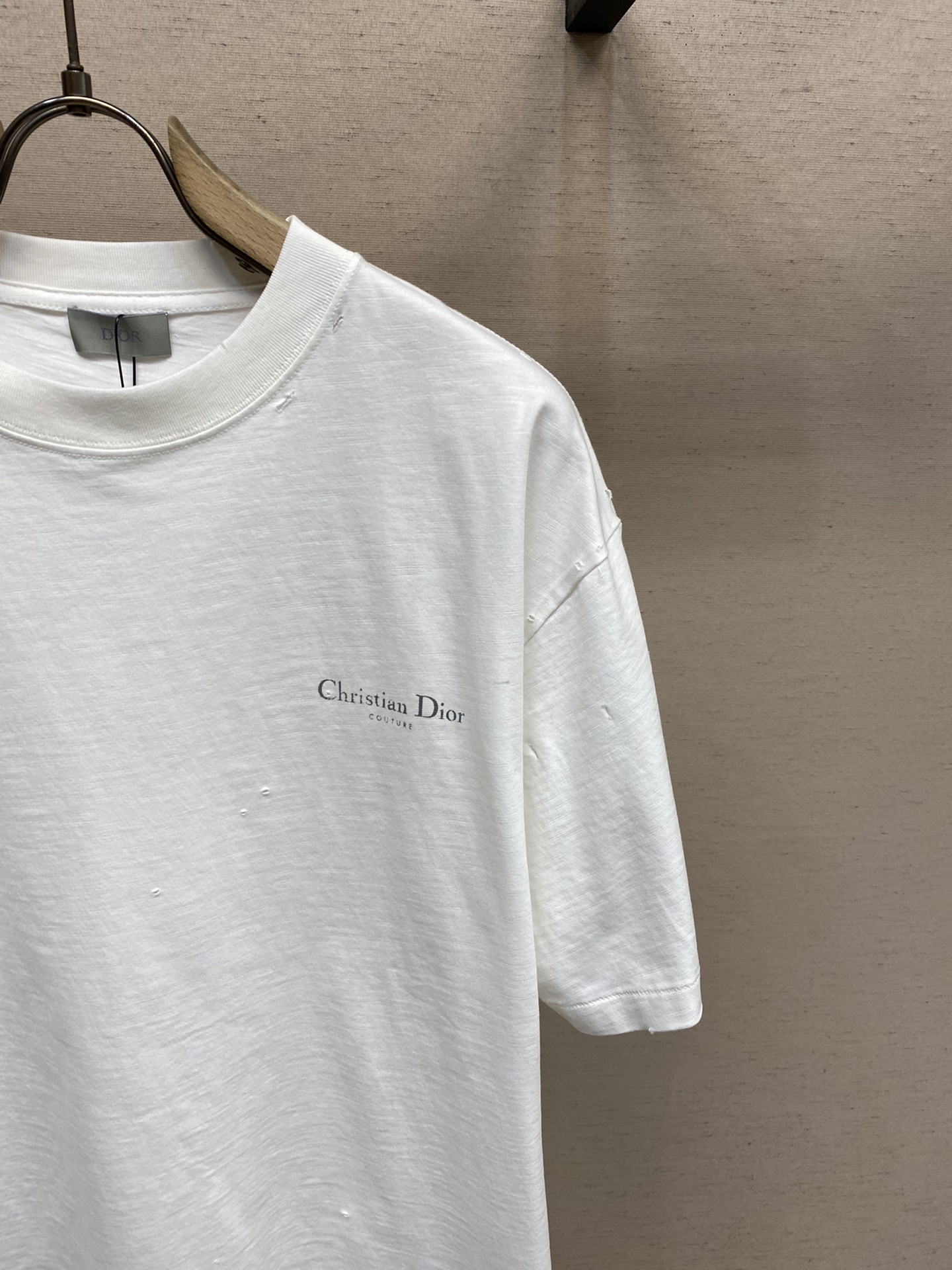 🌟🌟Dior、竹节棉 t-shirt短袖T
经典破洞 tee 镂空效果 时尚 个性
重磅竹节棉打造 微粗