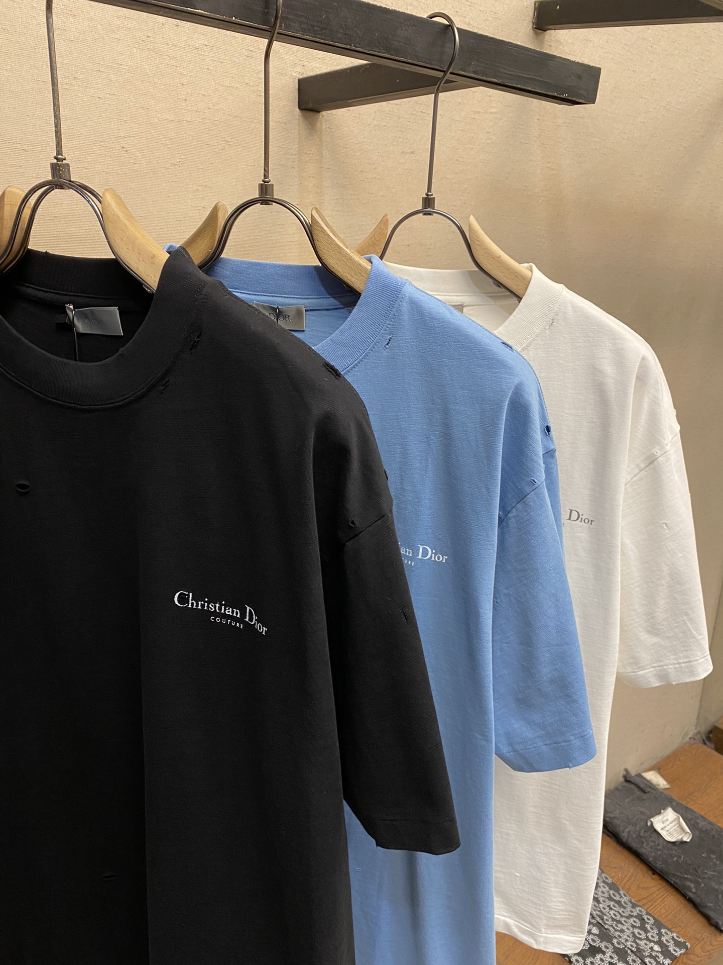 🌟🌟Dior、竹节棉 t-shirt短袖T
经典破洞 tee 镂空效果 时尚 个性
重磅竹节棉打造 微粗