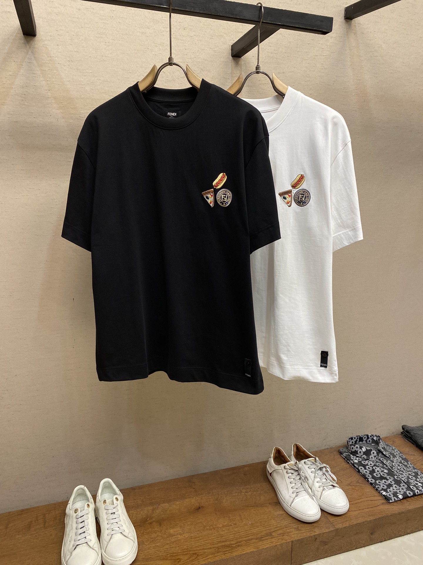 🌟🌟Fendi、男女 tee短袖T
25早春胶囊系列 🍕🌭️刺绣图案
面料厚度适中 不会过厚或过薄 透气
