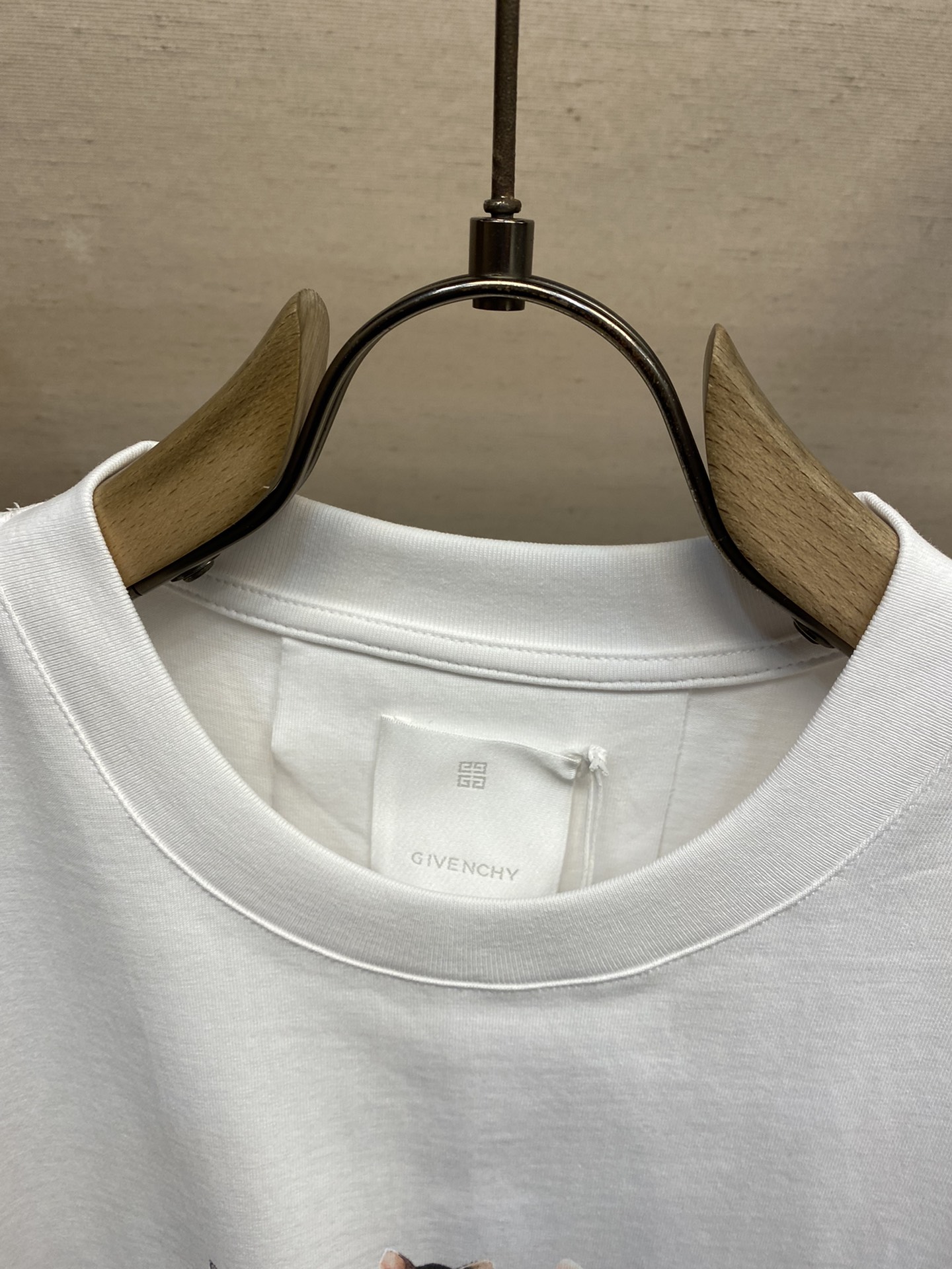 🌟🌟Givenchy， GVC 猫咪数码直喷T恤

本款T恤采用全棉32支双纱平纹打造，再洗水定型，克重
