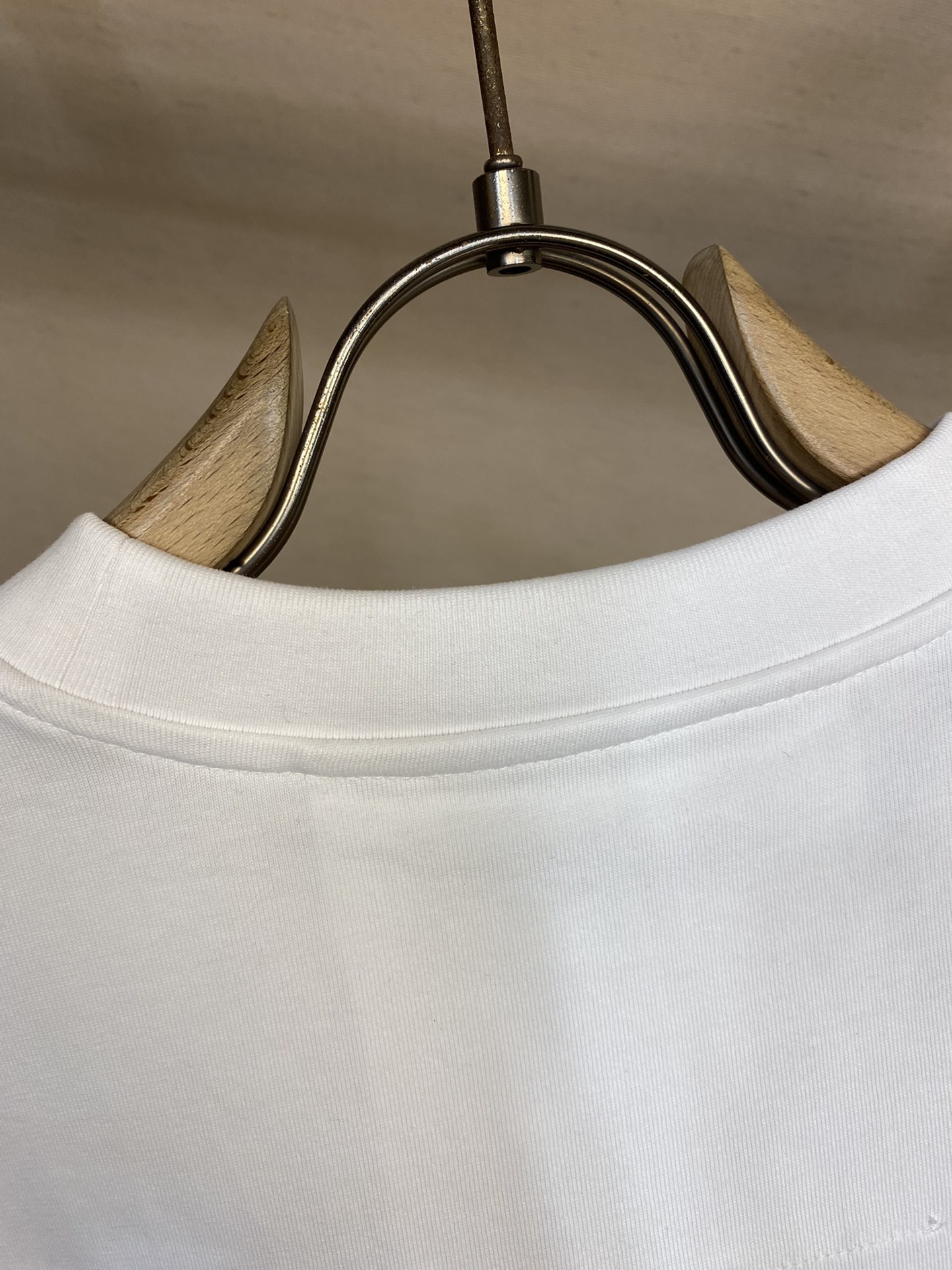 🌟🌟Givenchy， GVC 猫咪数码直喷T恤

本款T恤采用全棉32支双纱平纹打造，再洗水定型，克重