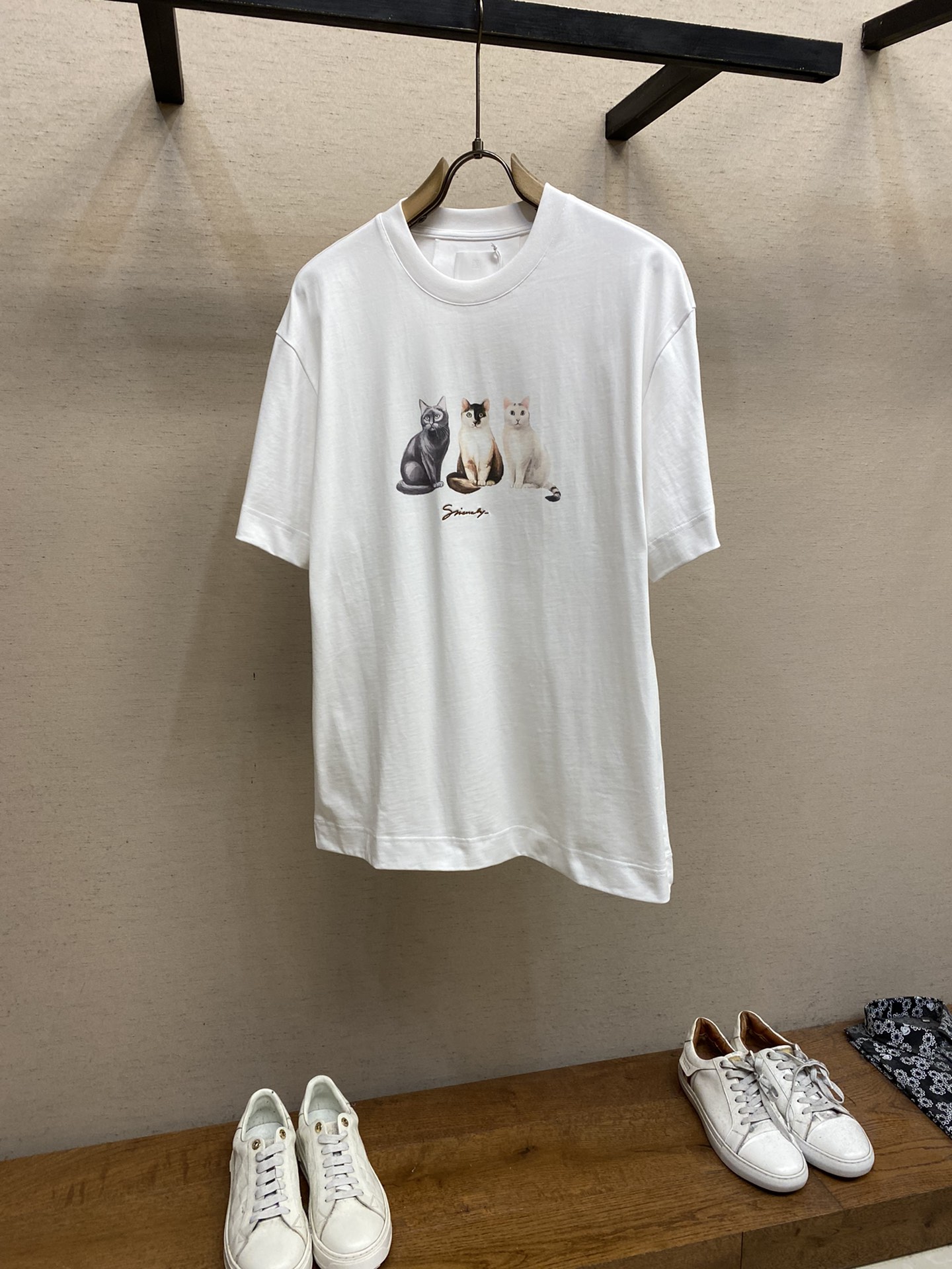 🌟🌟Givenchy， GVC 猫咪数码直喷T恤

本款T恤采用全棉32支双纱平纹打造，再洗水定型，克重