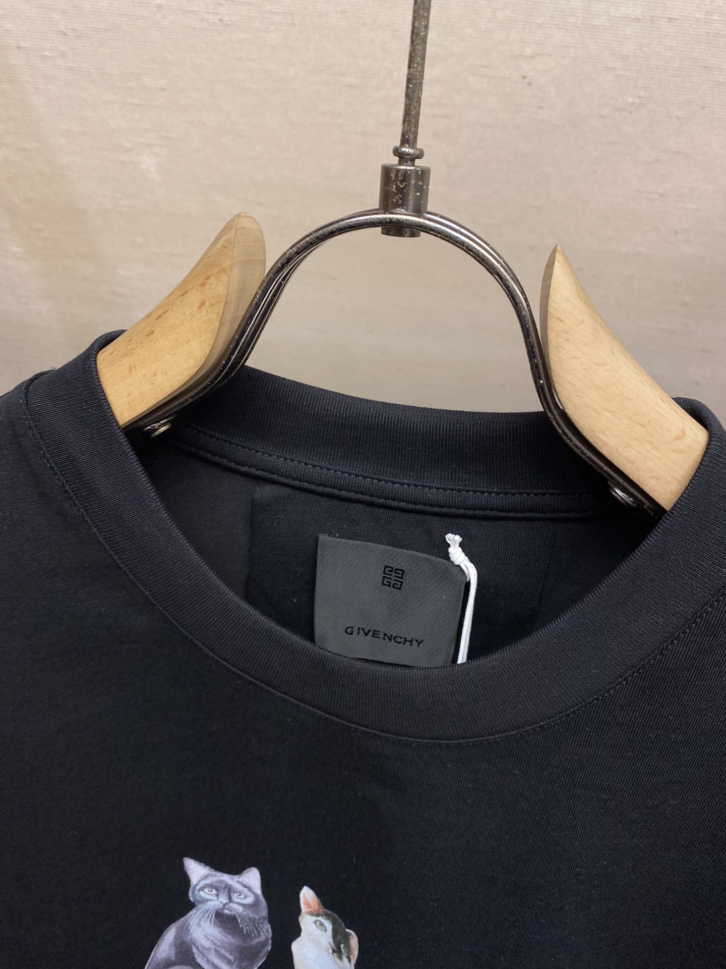 🌟🌟Givenchy， GVC 猫咪数码直喷T恤

本款T恤采用全棉32支双纱平纹打造，再洗水定型，克重
