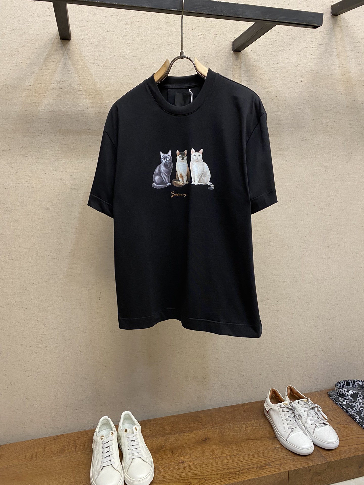 🌟🌟Givenchy， GVC 猫咪数码直喷T恤

本款T恤采用全棉32支双纱平纹打造，再洗水定型，克重