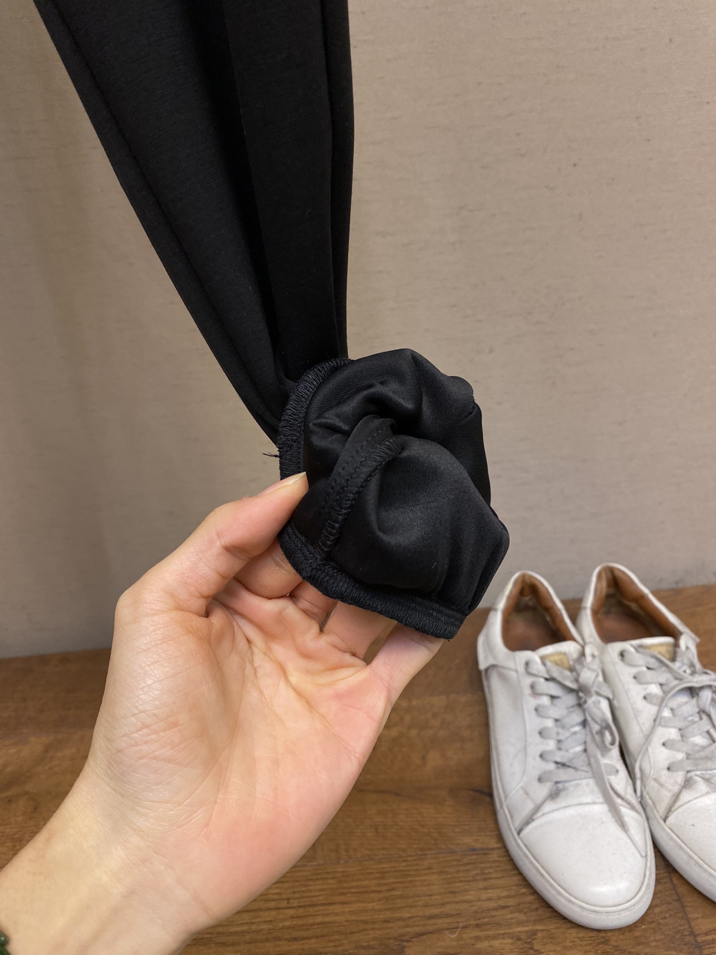  🌟🌟 Gucci、男士休闲裤👍
纯棉面料休闲裤，最新款上身版型无敌正！
绝对可以闭眼收的一款
此款裤子