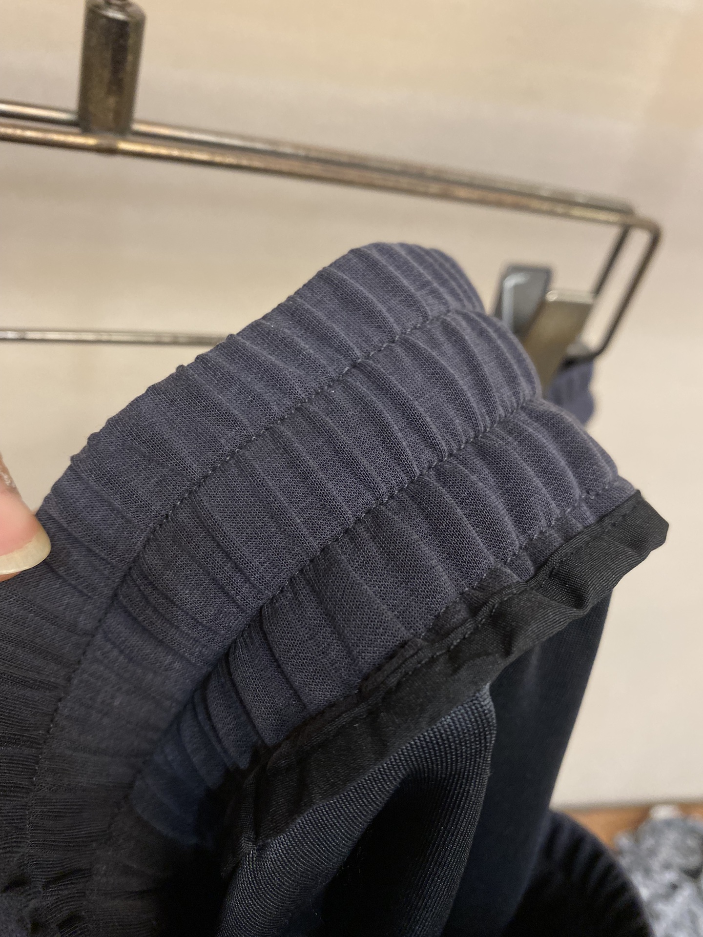  🌟🌟 Gucci、男士休闲裤👍
纯棉面料休闲裤，最新款上身版型无敌正！
绝对可以闭眼收的一款
此款裤子