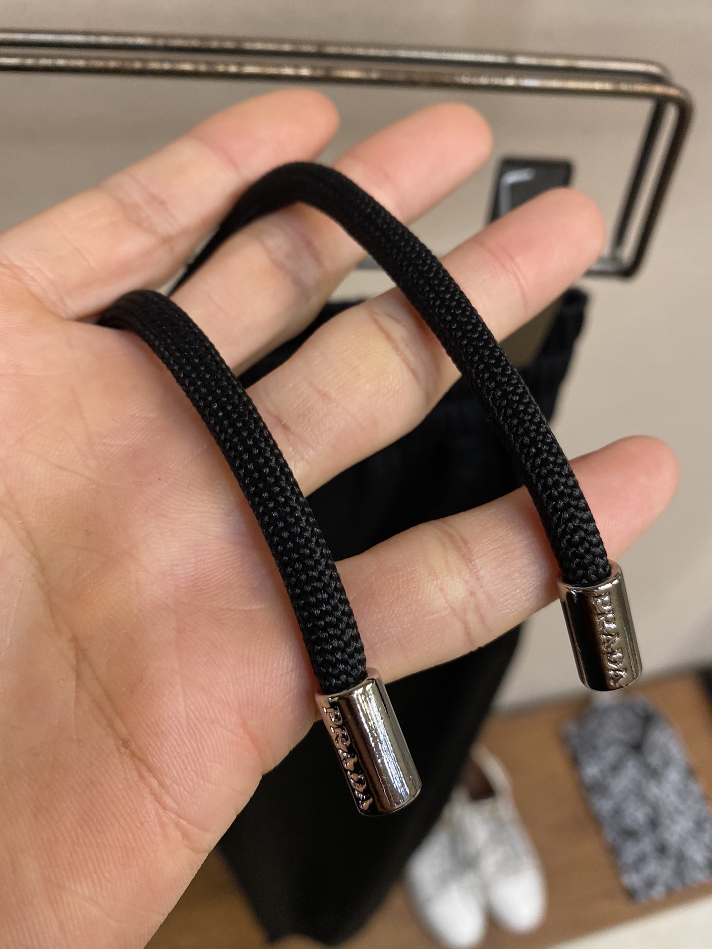  🌟🌟 Prada，男士休闲裤👍
速干面料休闲裤，最新款上身版型无敌正！
绝对可以闭眼收的一款
此款裤子