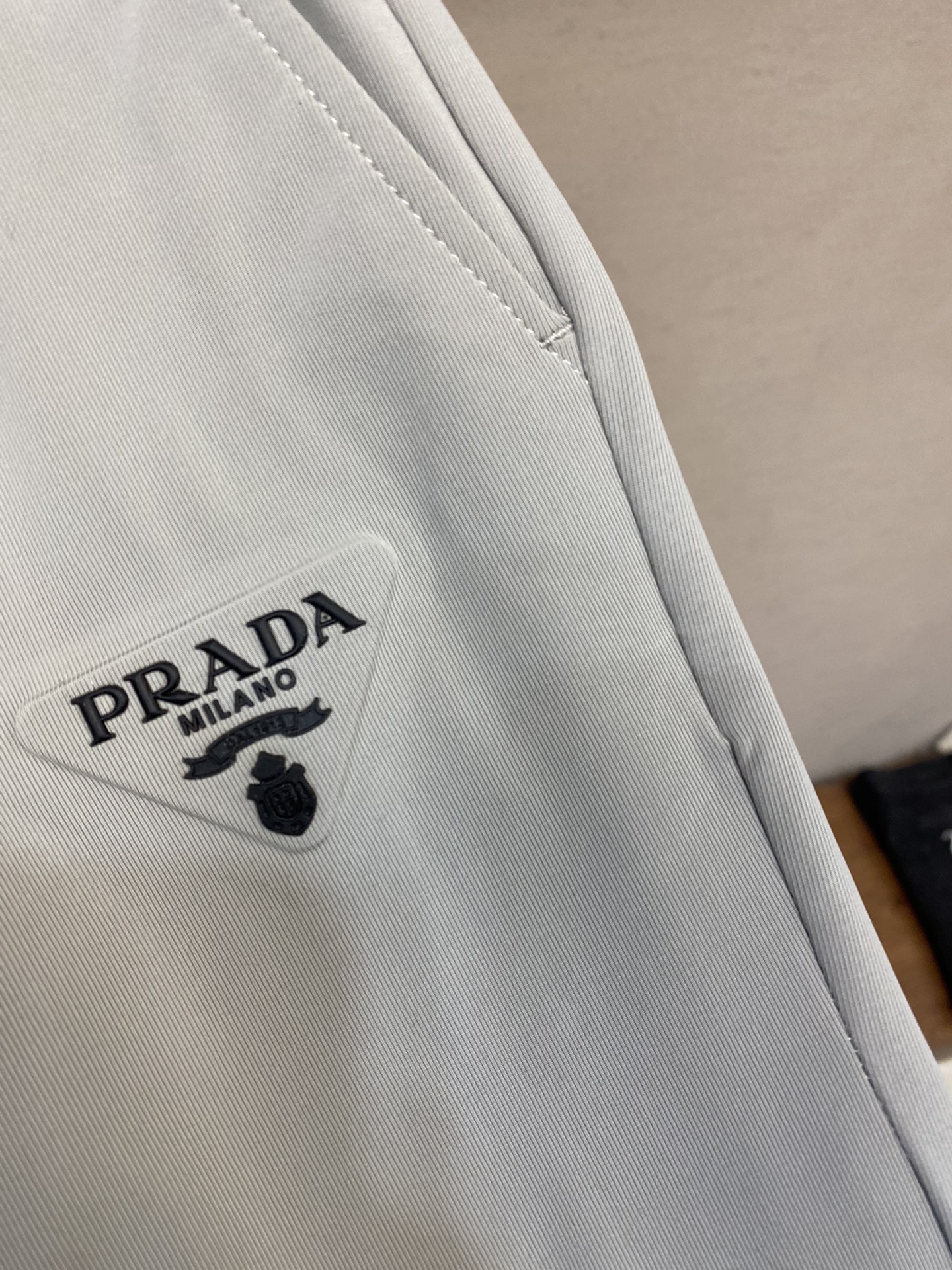  🌟🌟Prada，男士休闲裤👍
速干面料休闲裤，最新款上身版型无敌正！
绝对可以闭眼收的一款
此款裤子非