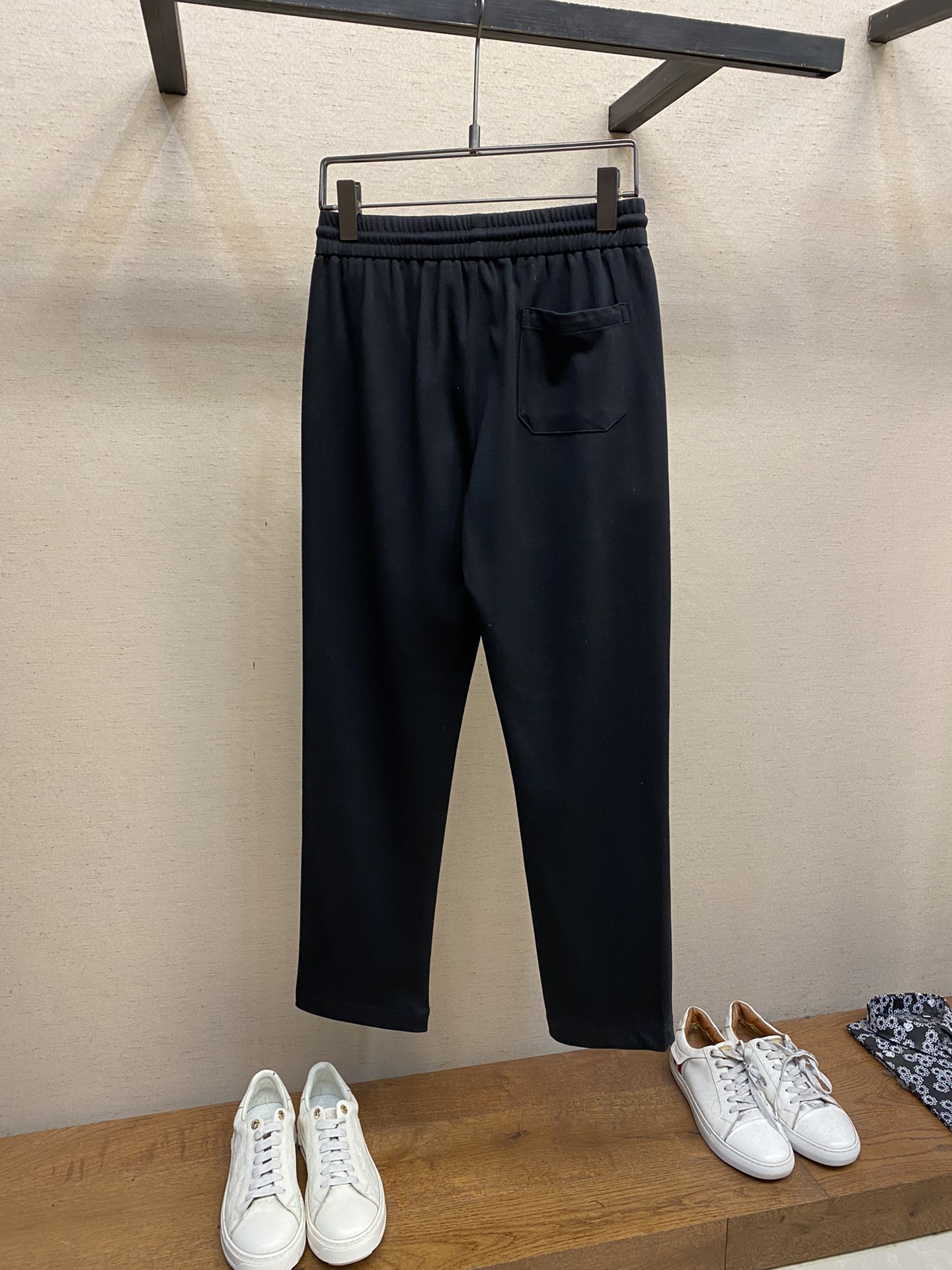  🌟🌟Balenciaga，男士休闲裤👍
纯棉面料休闲裤，最新款上身版型无敌正！
绝对可以闭眼收的一款
