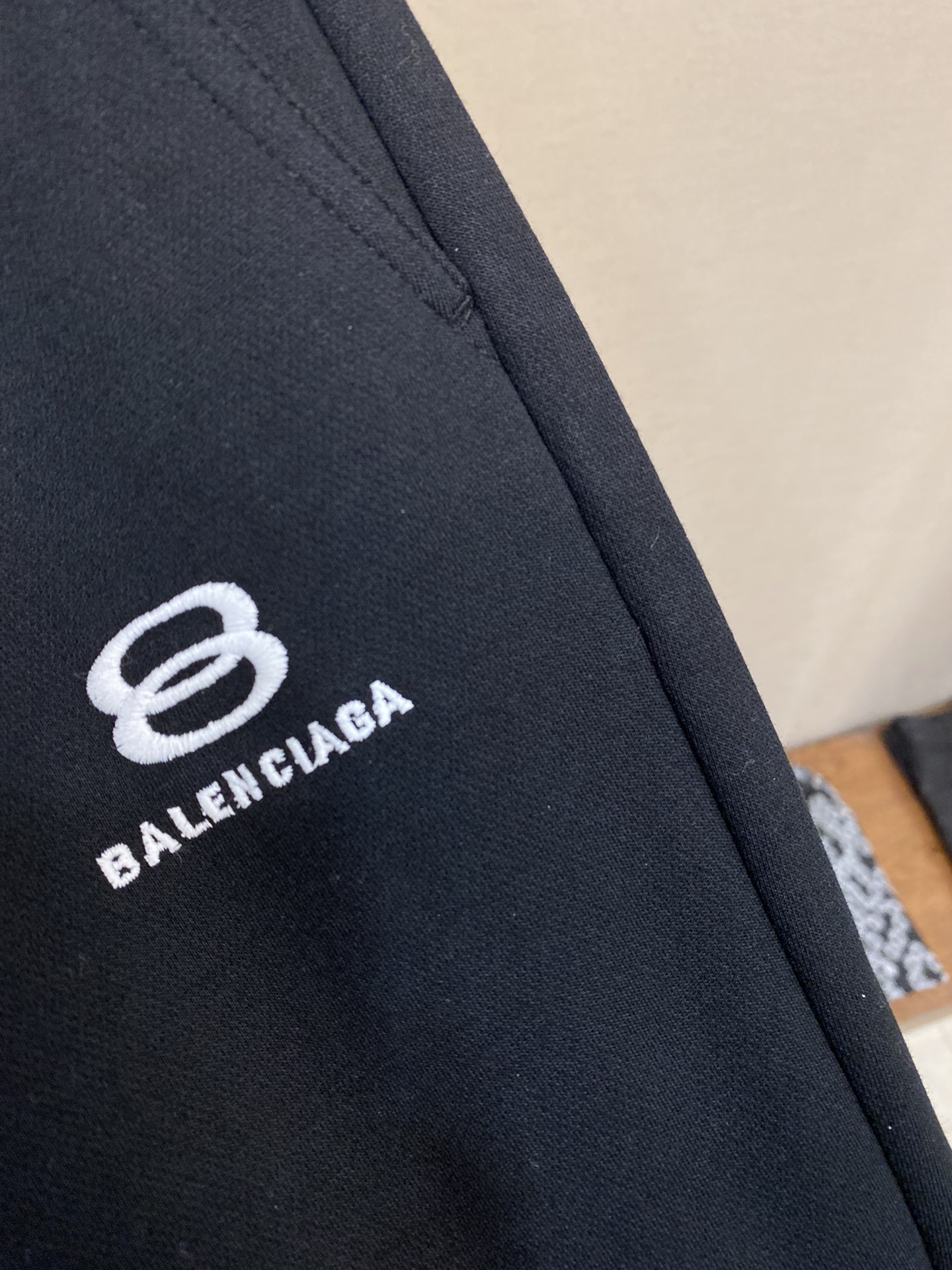  🌟🌟Balenciaga，男士休闲裤👍
纯棉面料休闲裤，最新款上身版型无敌正！
绝对可以闭眼收的一款

