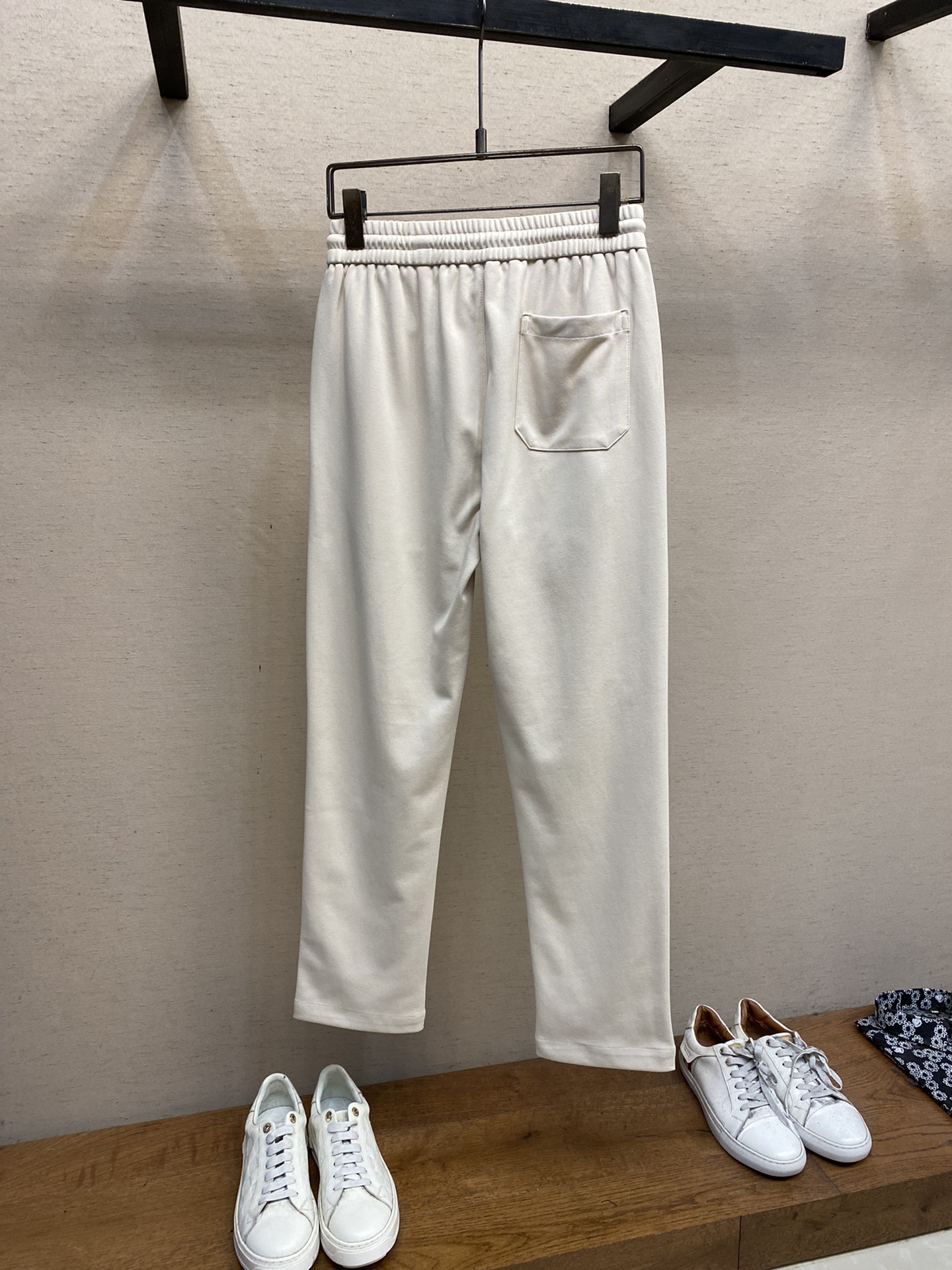  🌟🌟 Balenciaga，男士休闲裤👍
纯棉面料休闲裤，最新款上身版型无敌正！
绝对可以闭眼收的一款